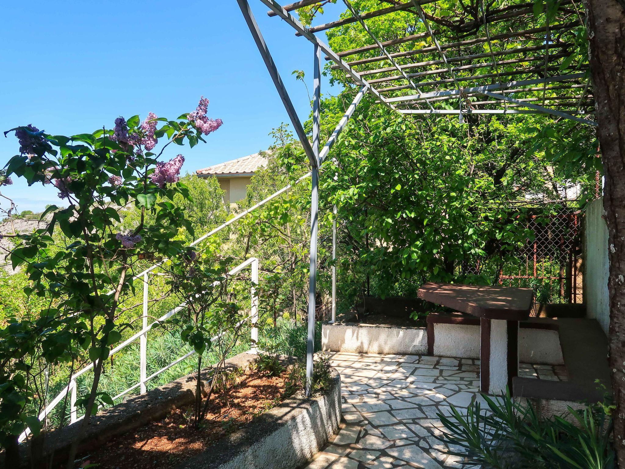 Photo 2 - Appartement de 2 chambres à Senj avec jardin et vues à la mer