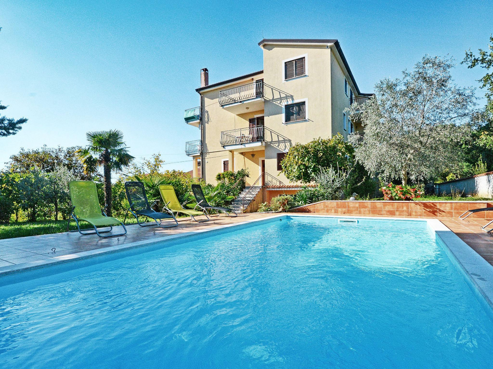 Photo 9 - Appartement de 2 chambres à Umag avec piscine et jardin