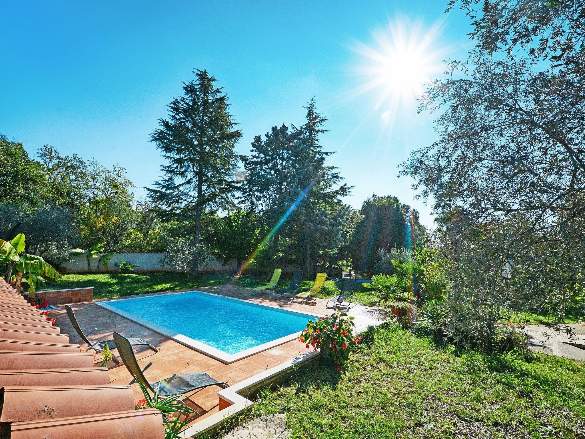 Foto 6 - Appartamento con 1 camera da letto a Umag con piscina e vista mare