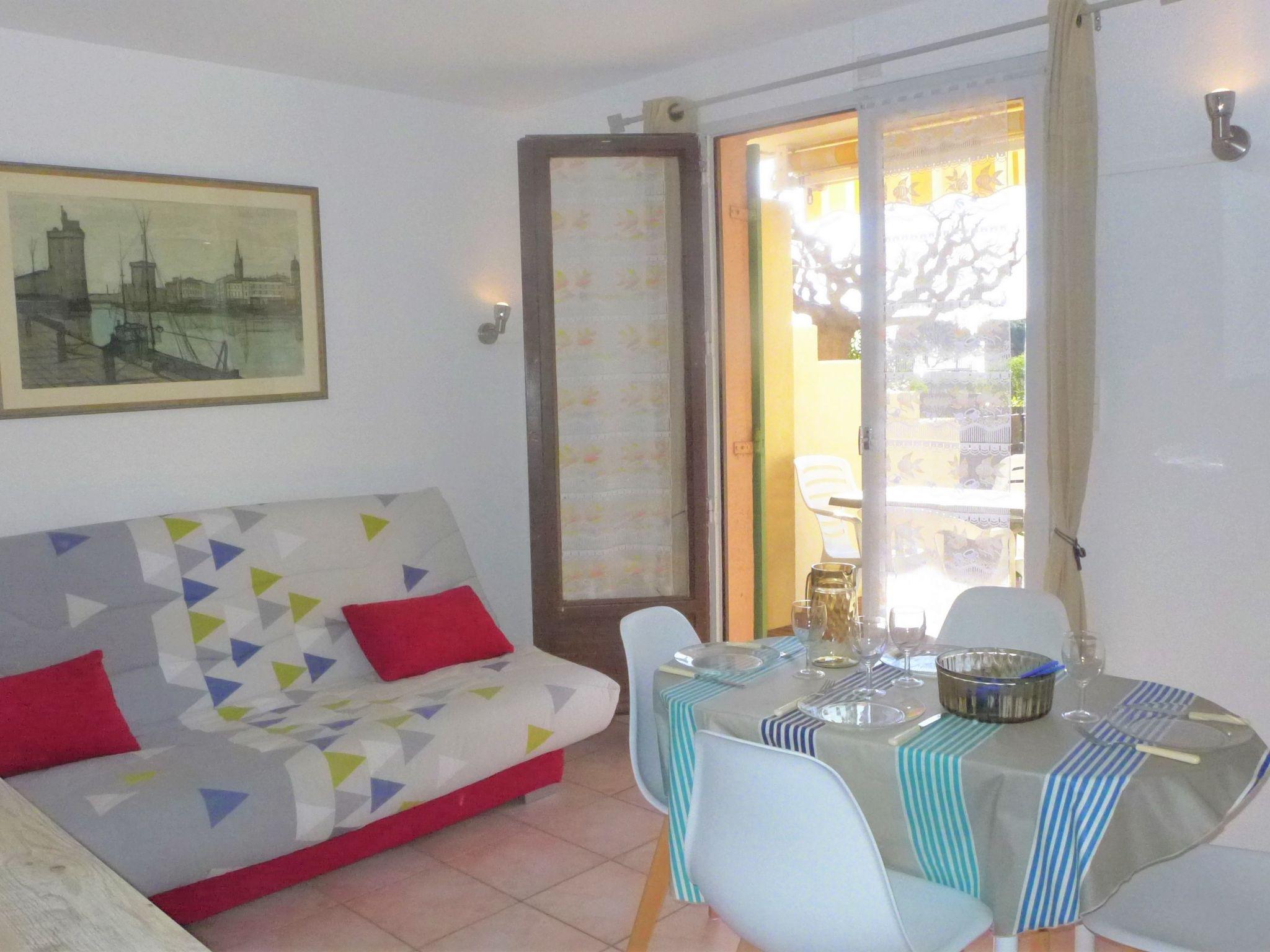 Photo 3 - 2 bedroom Apartment in Fleury with swimming pool and garden