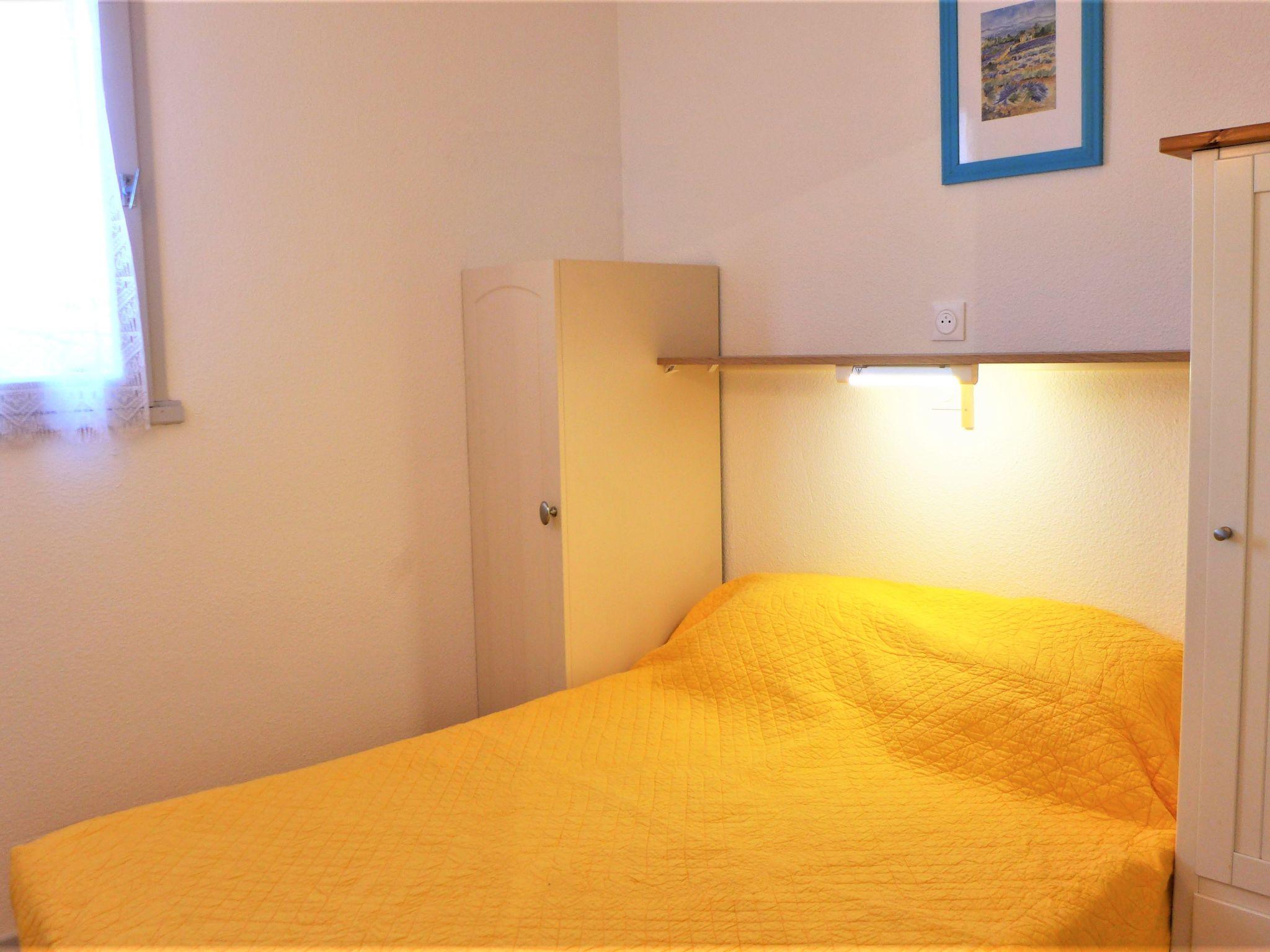 Photo 10 - 2 bedroom Apartment in Fleury with swimming pool and garden