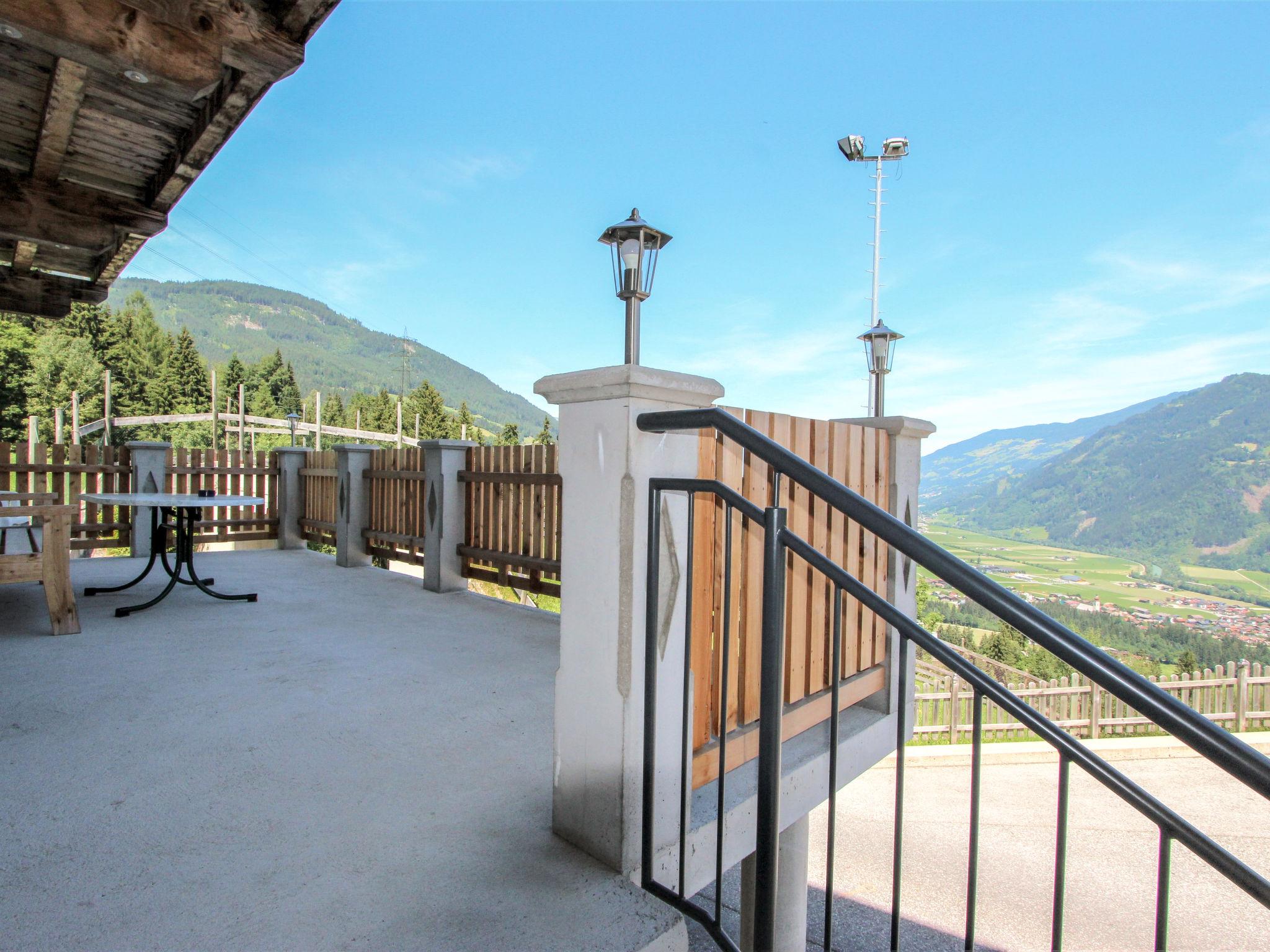 Foto 5 - Appartamento con 3 camere da letto a Kaltenbach con giardino e vista sulle montagne