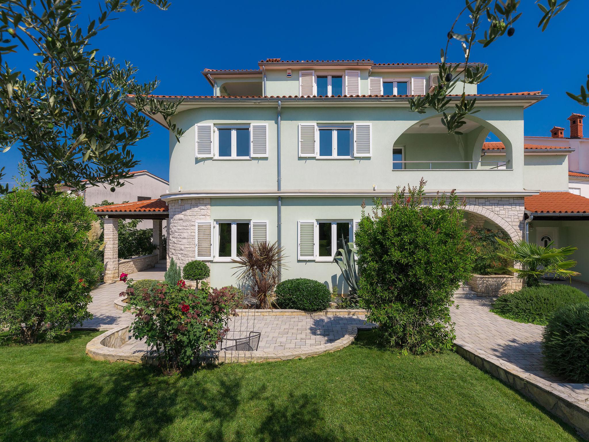 Photo 53 - Maison de 5 chambres à Pula avec piscine privée et terrasse