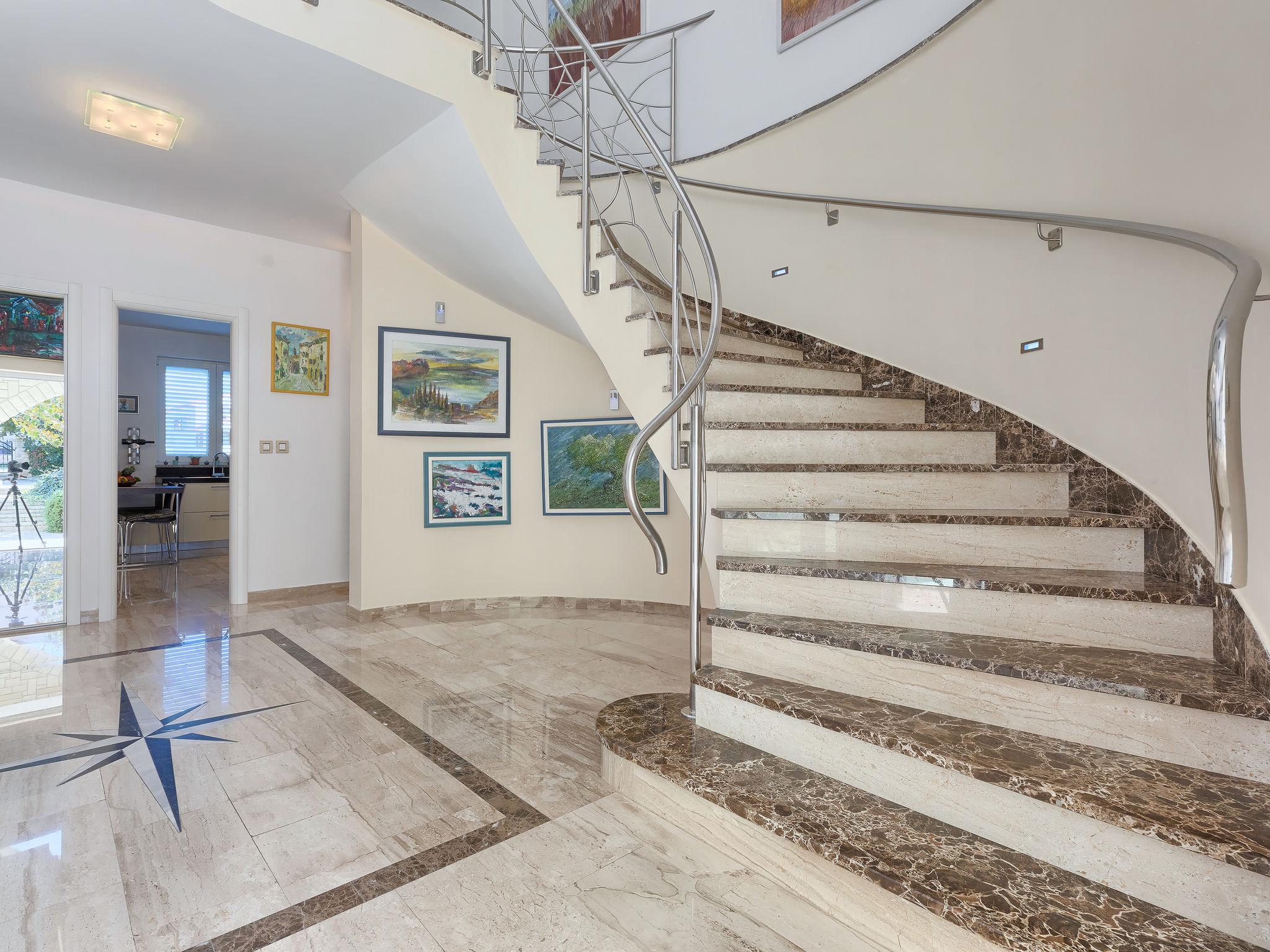 Photo 3 - 5 bedroom House in Pula with private pool and terrace