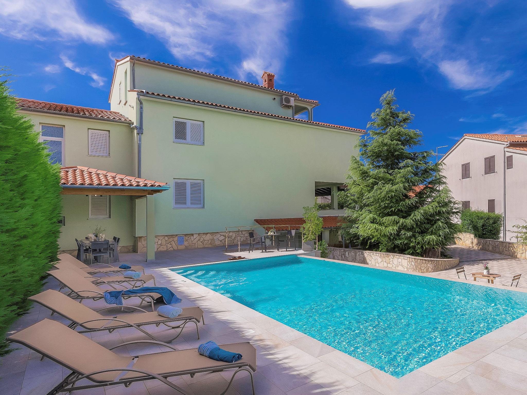 Photo 7 - Maison de 5 chambres à Pula avec piscine privée et terrasse