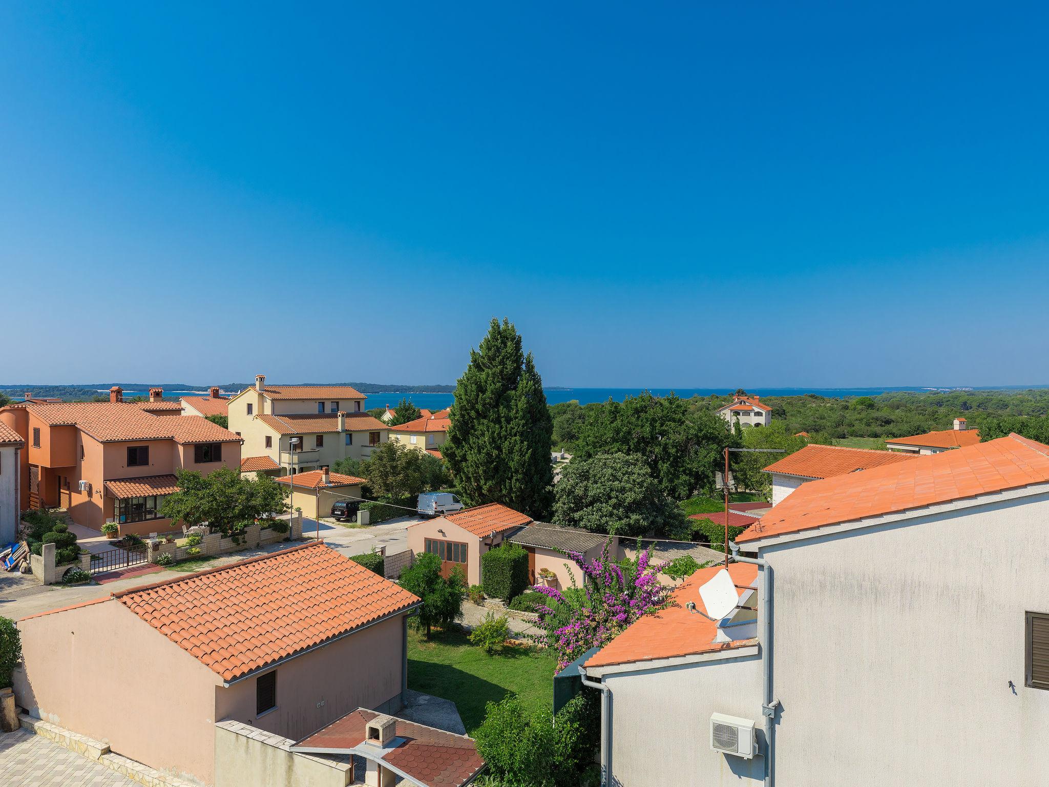 Foto 9 - Casa con 5 camere da letto a Pola con piscina privata e giardino