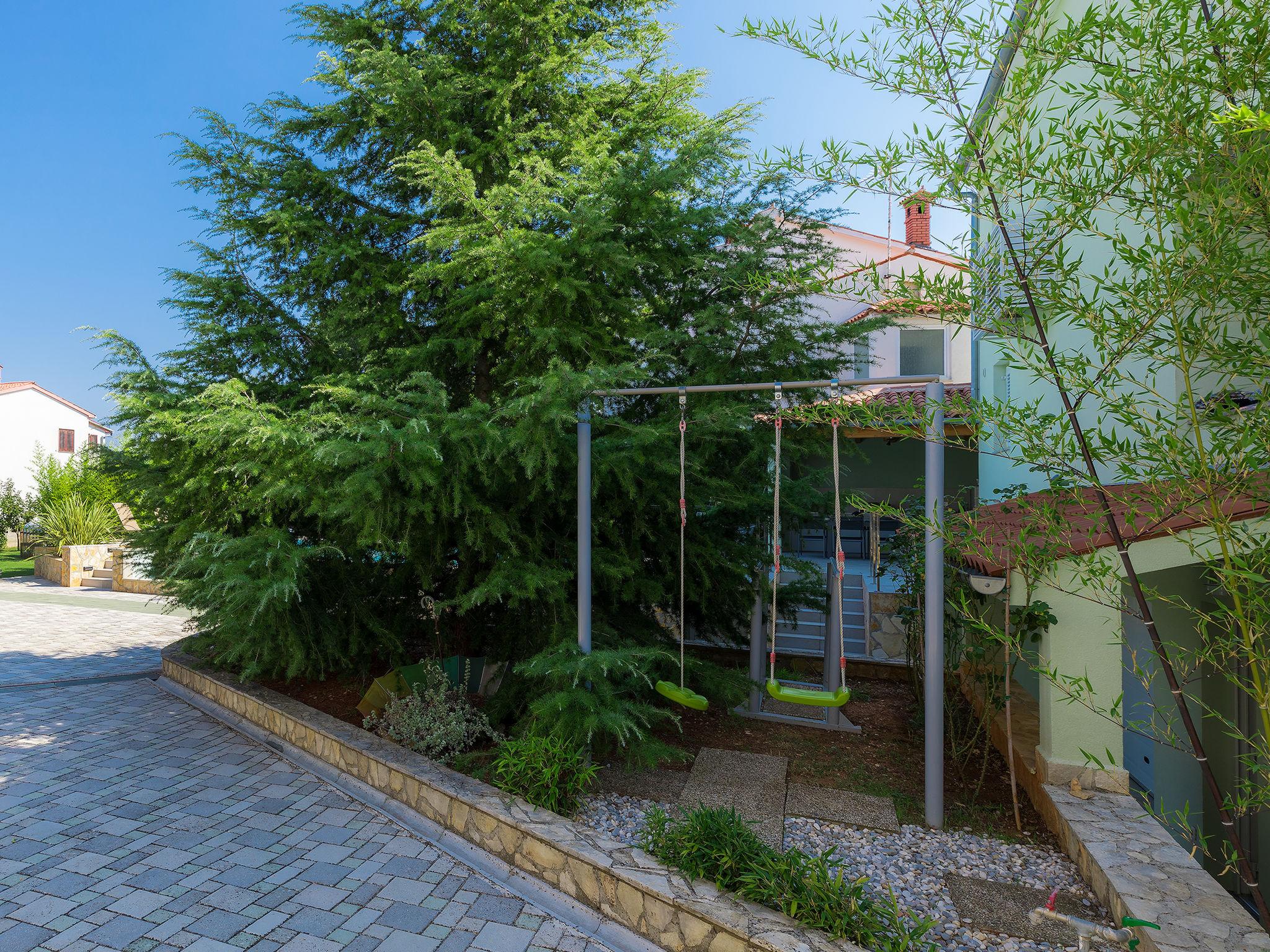 Photo 50 - Maison de 5 chambres à Pula avec piscine privée et terrasse