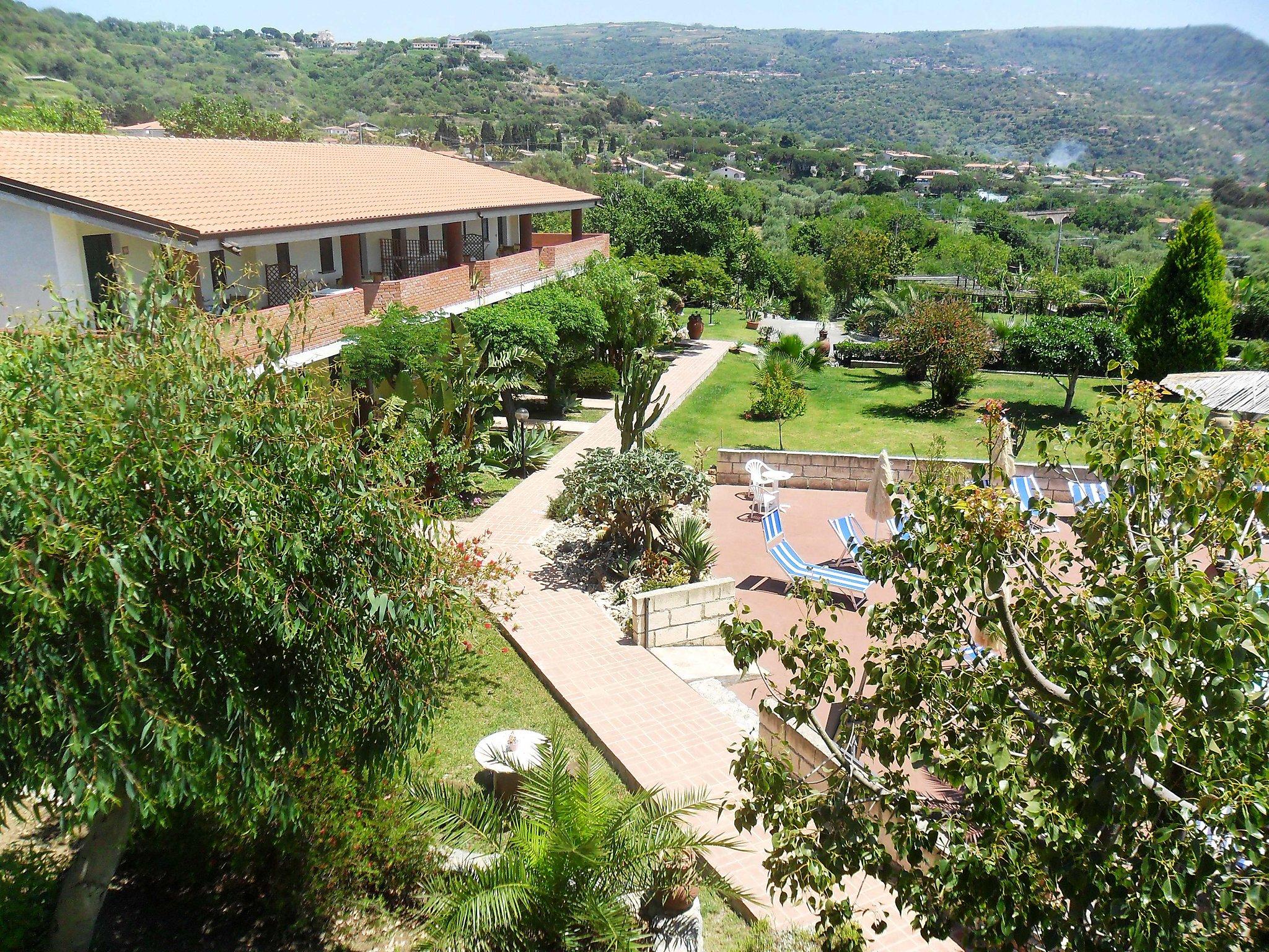 Photo 12 - Appartement de 2 chambres à Ricadi avec piscine et jardin