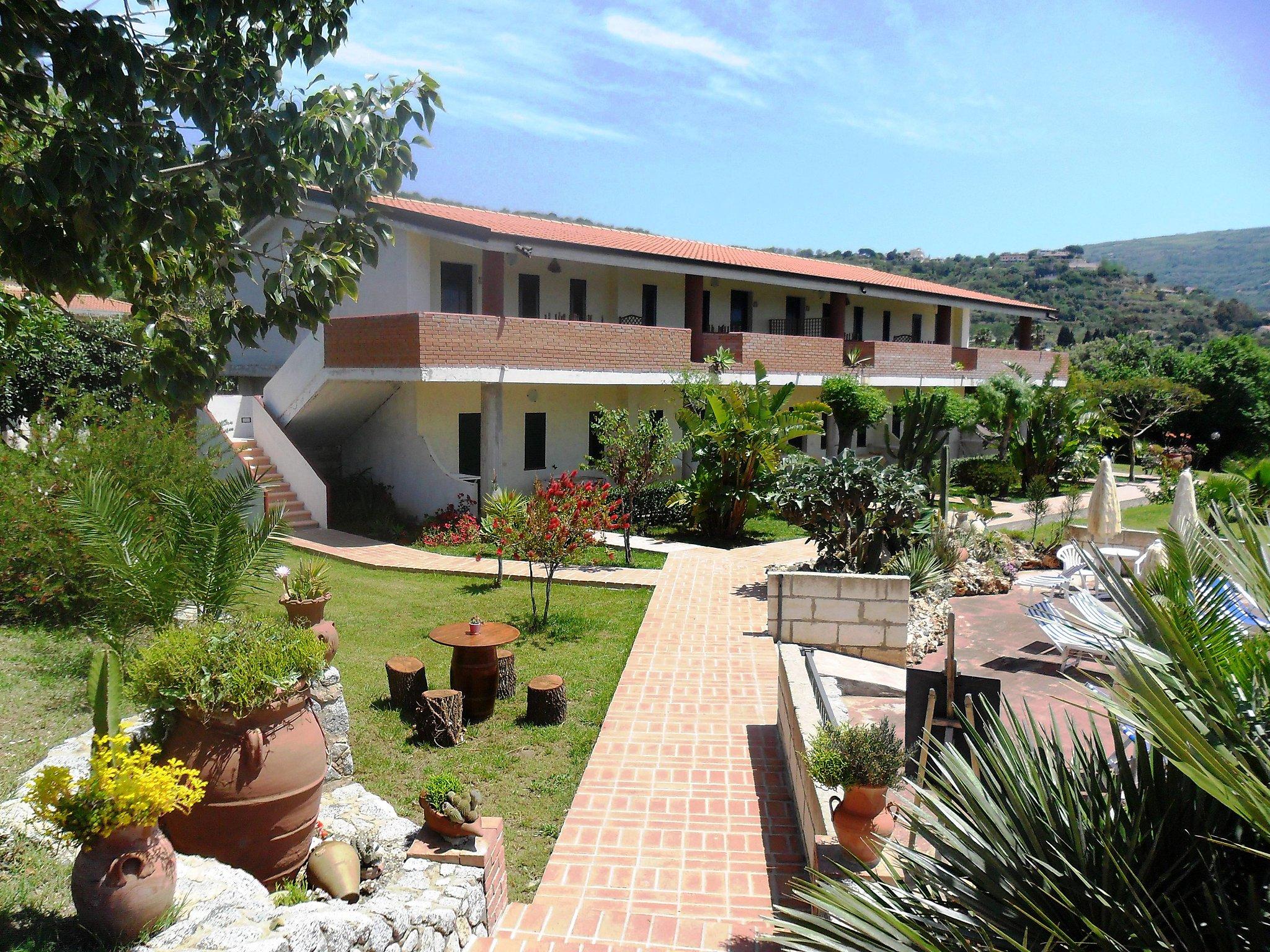 Photo 3 - Appartement de 2 chambres à Ricadi avec piscine et vues à la mer