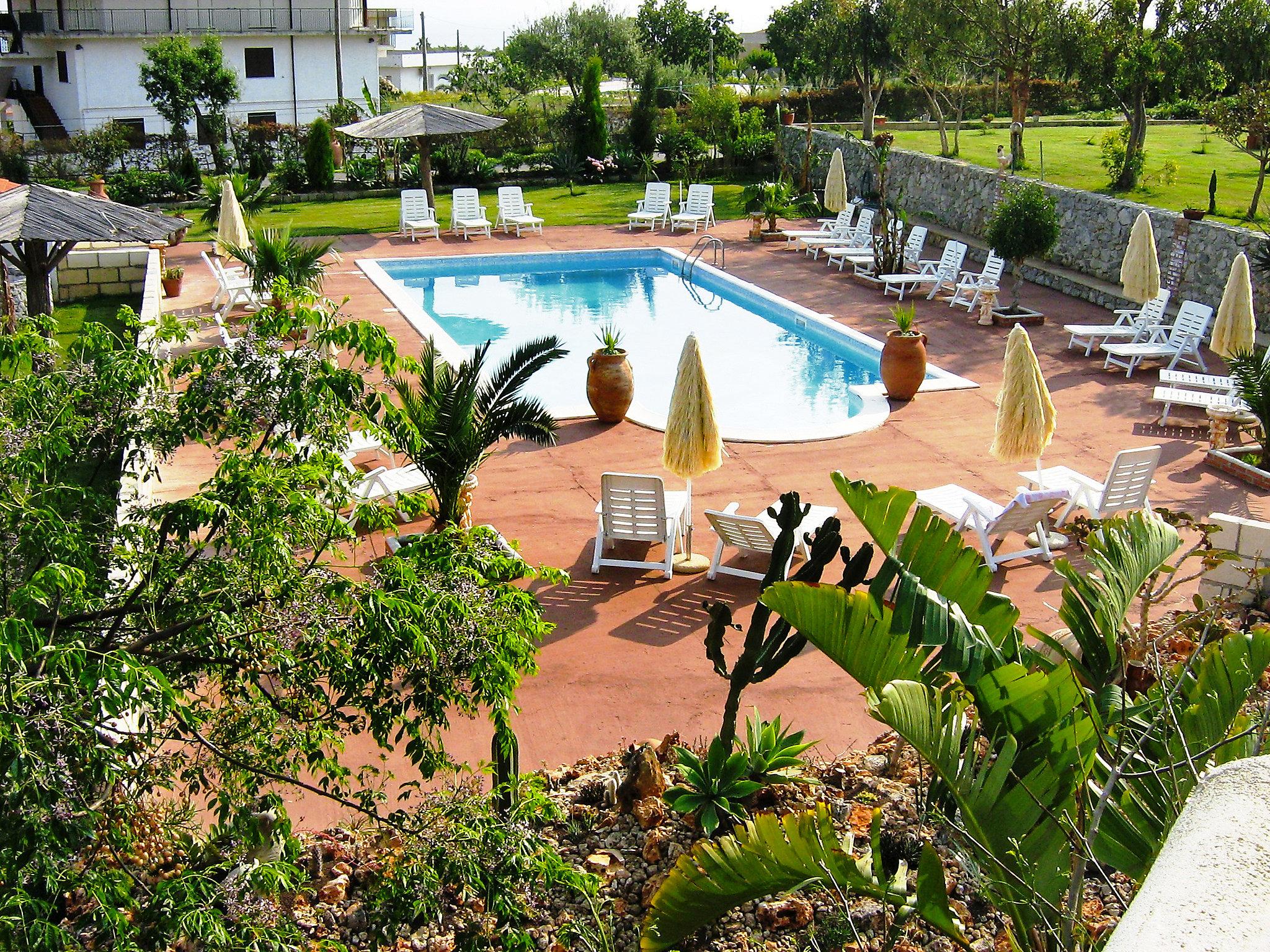 Photo 4 - Appartement de 2 chambres à Ricadi avec piscine et jardin