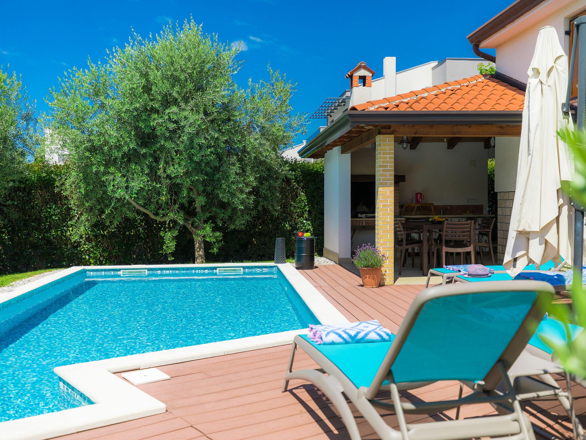 Photo 31 - Maison de 3 chambres à Kaštelir-Labinci avec piscine privée et vues à la mer