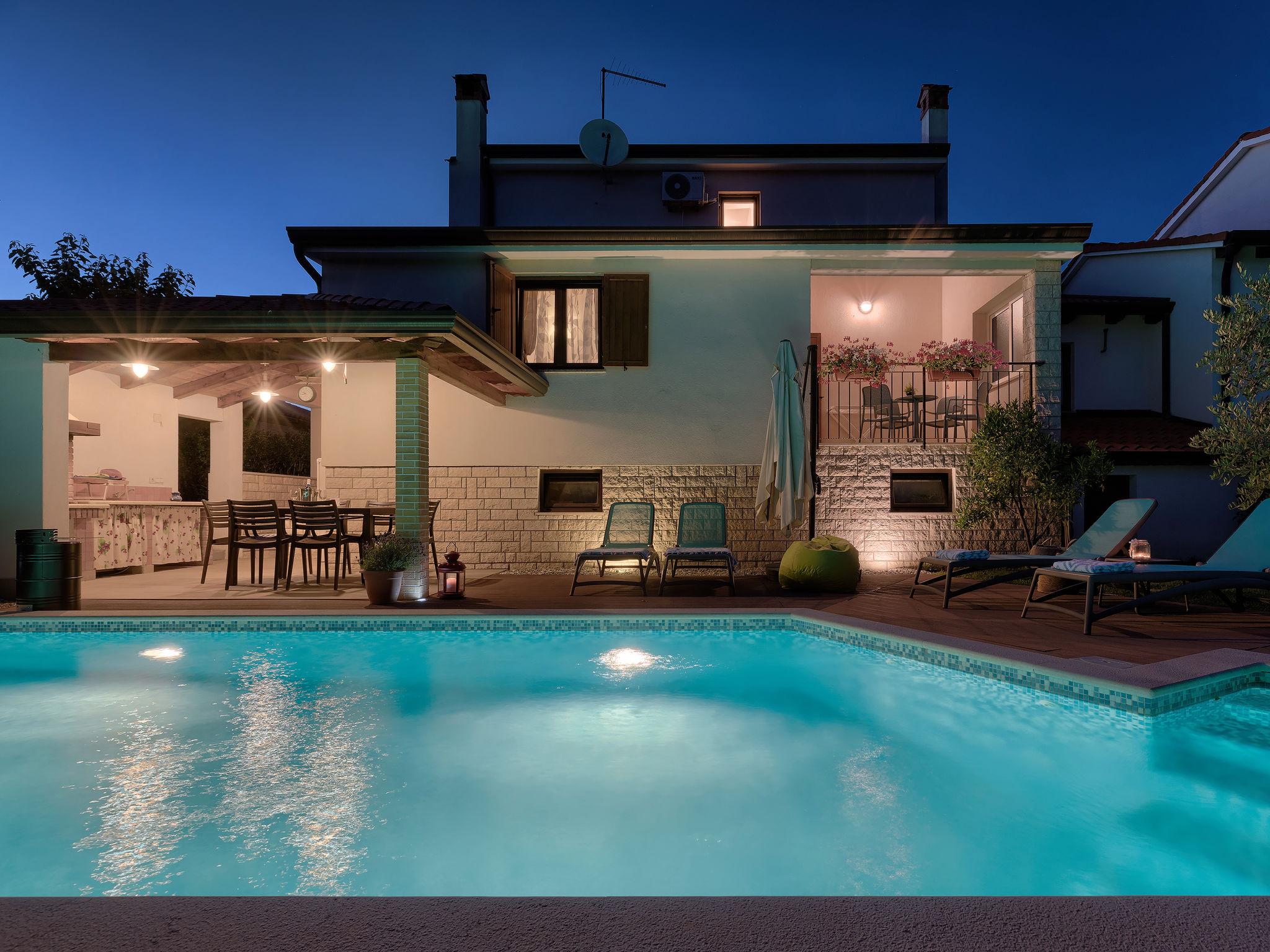 Photo 42 - Maison de 3 chambres à Kaštelir-Labinci avec piscine privée et jardin