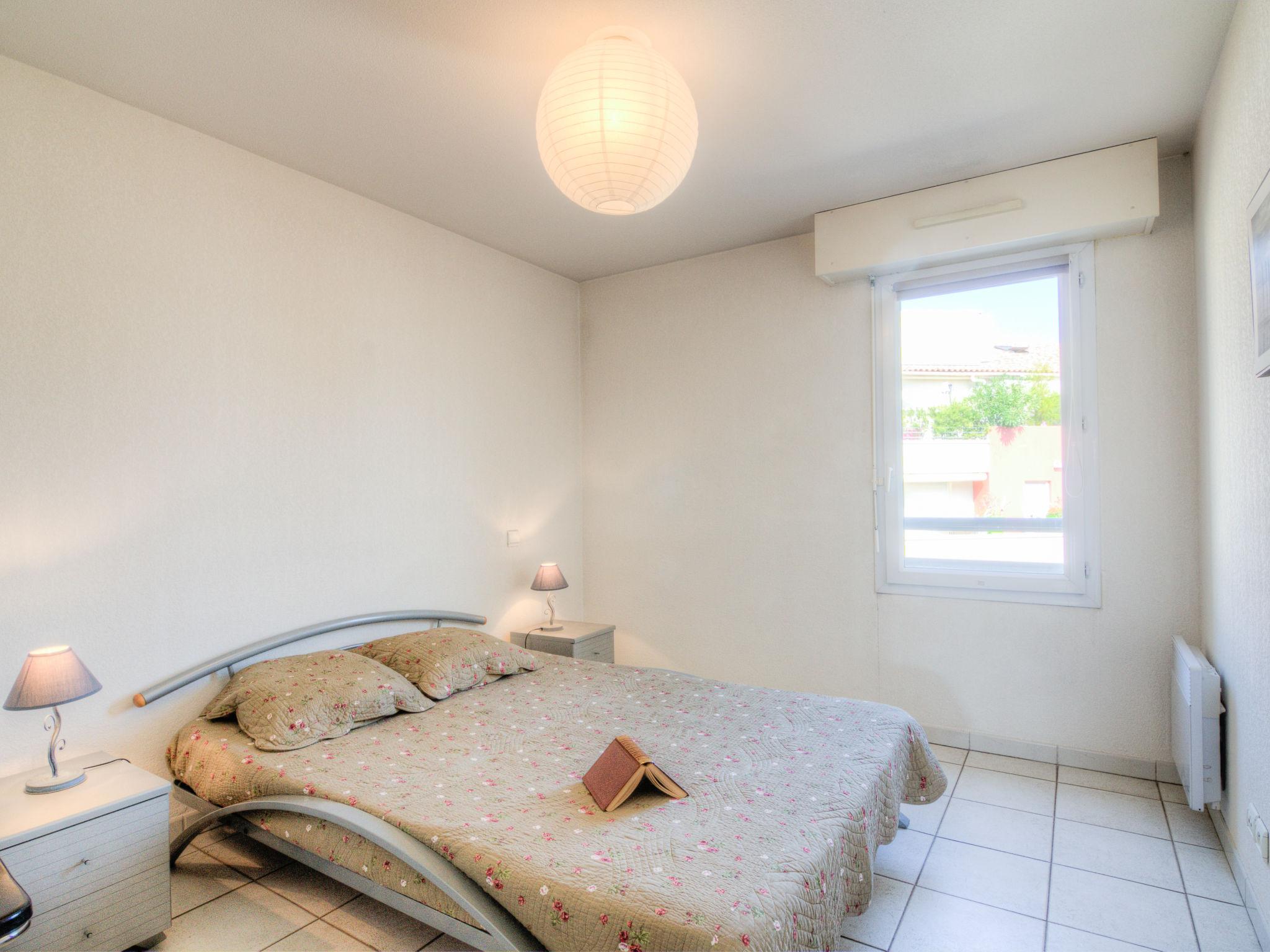 Foto 11 - Appartamento con 2 camere da letto a Saint-Raphaël con terrazza e vista mare