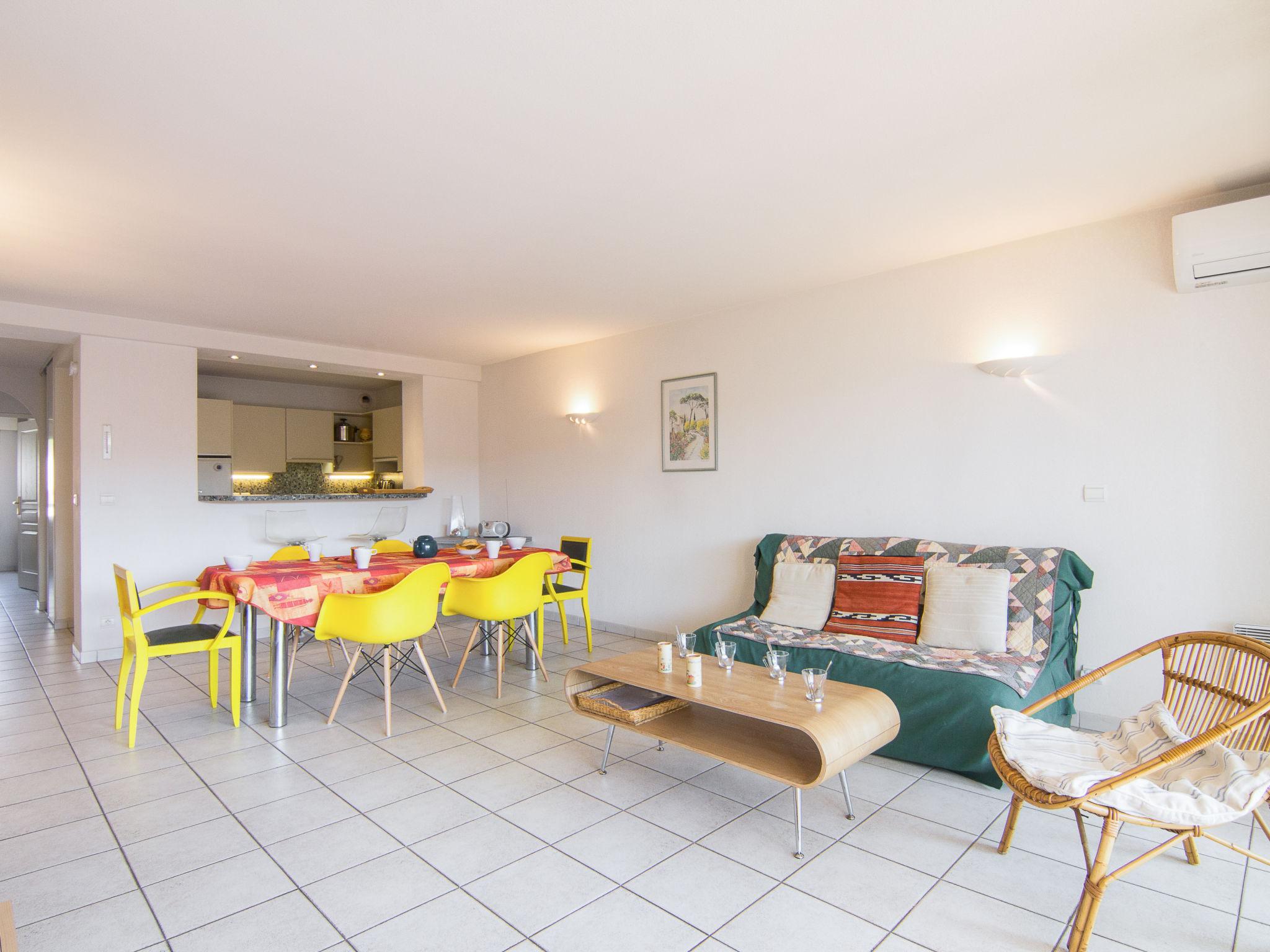 Foto 6 - Apartamento de 2 quartos em Saint-Raphaël com terraço