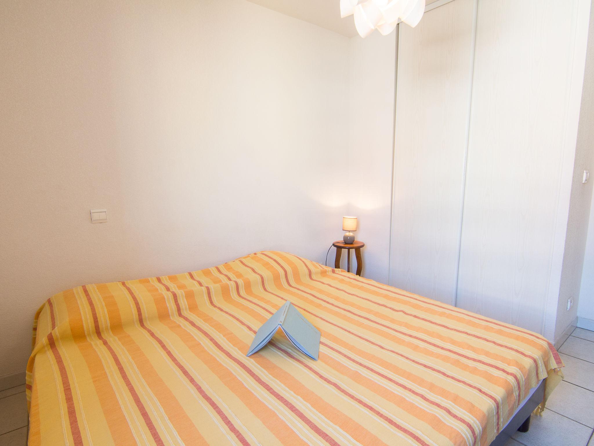 Foto 14 - Appartamento con 2 camere da letto a Saint-Raphaël con terrazza e vista mare