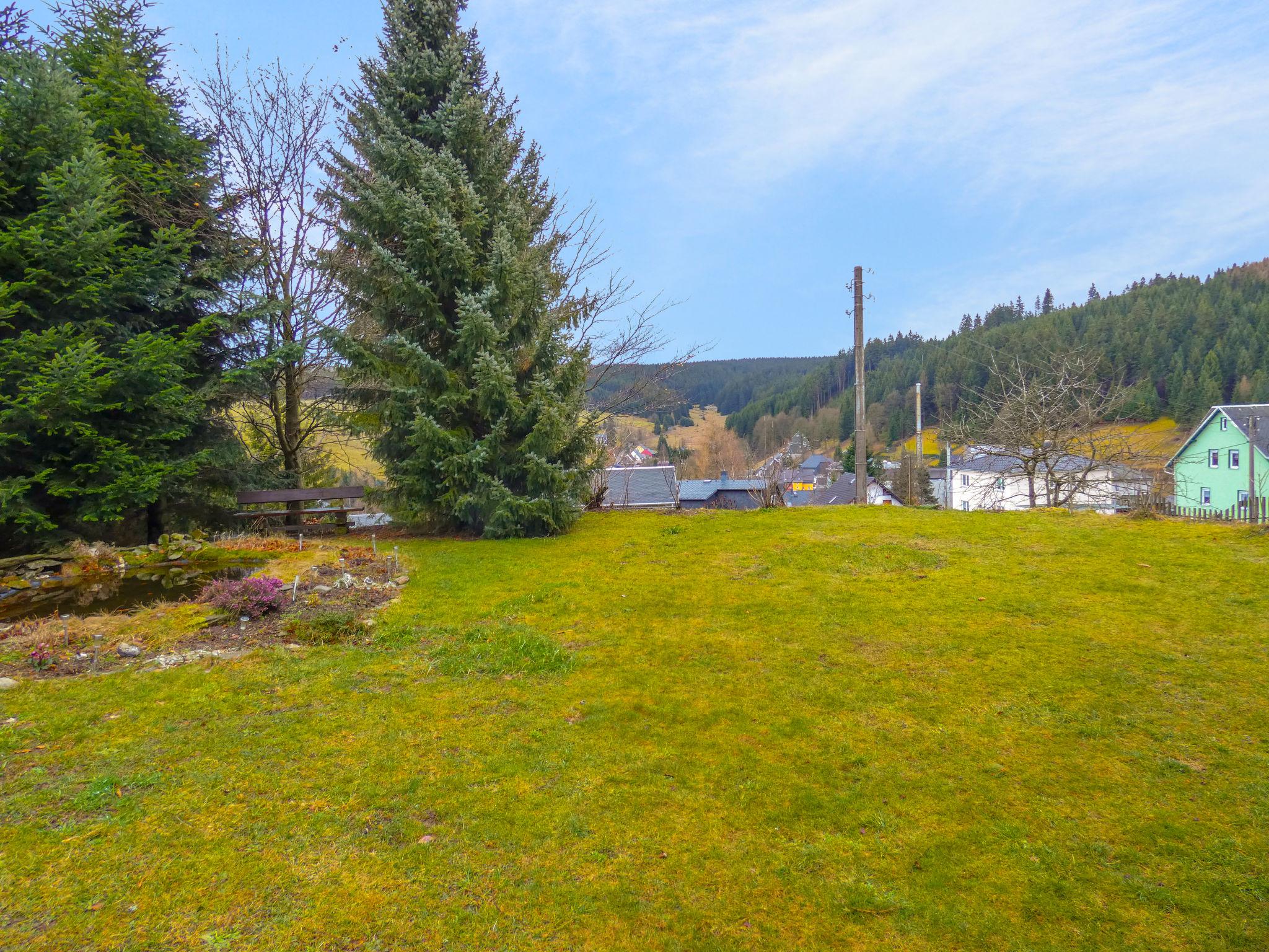 Photo 16 - Maison de 1 chambre à Neuhaus am Rennweg avec jardin et vues sur la montagne