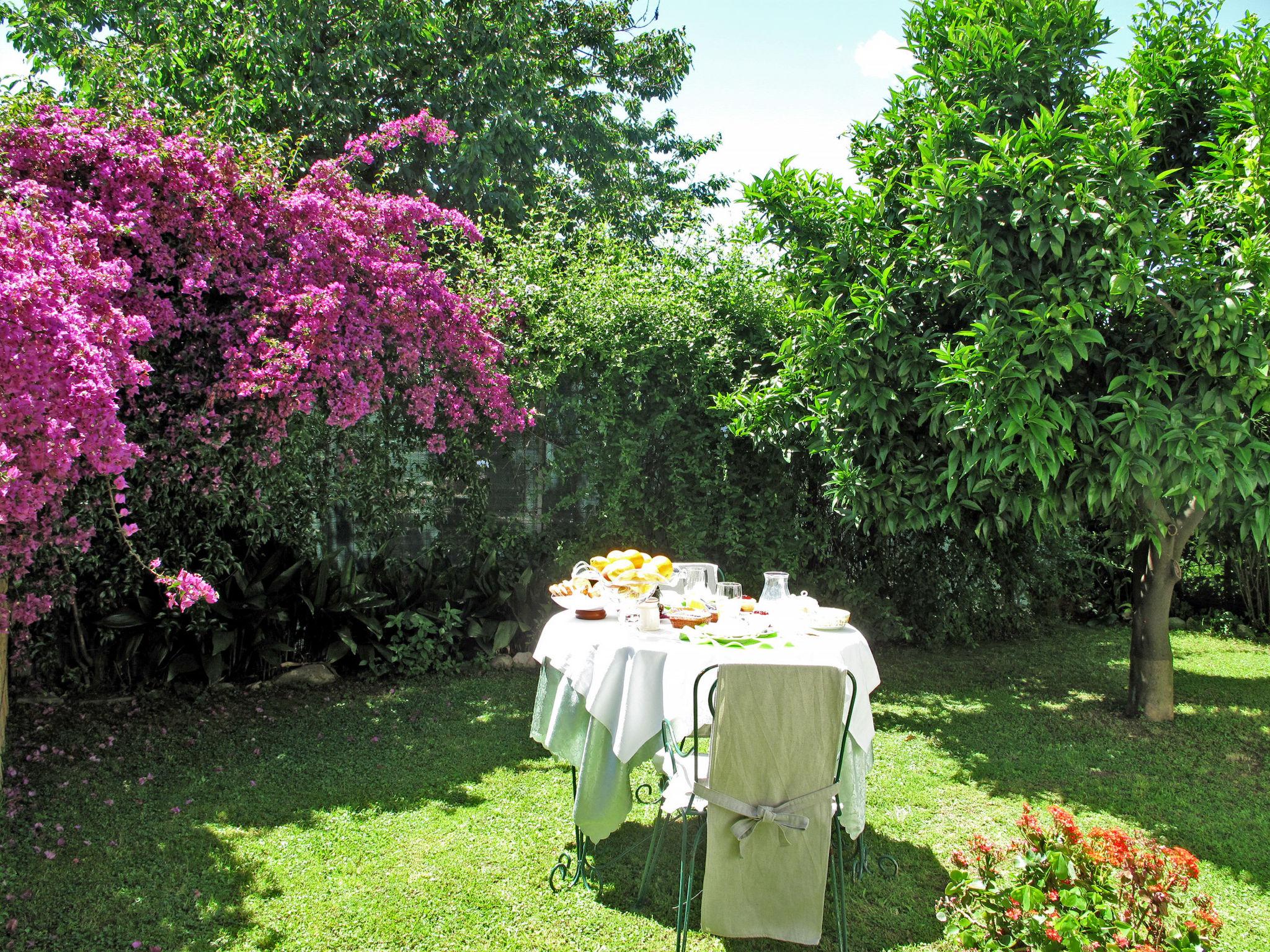 Photo 14 - Appartement de 2 chambres à Montignoso avec jardin et vues à la mer