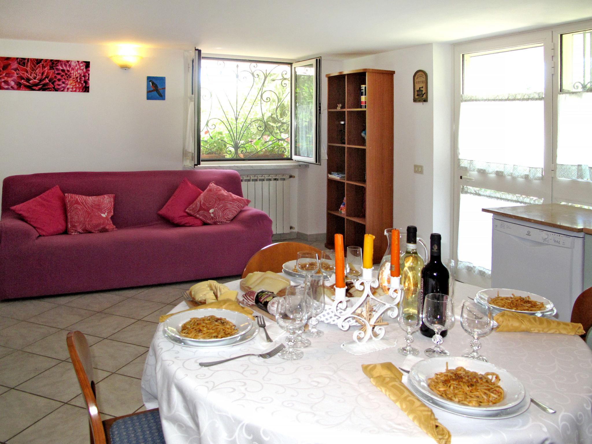Photo 4 - Appartement de 2 chambres à Montignoso avec jardin et vues à la mer