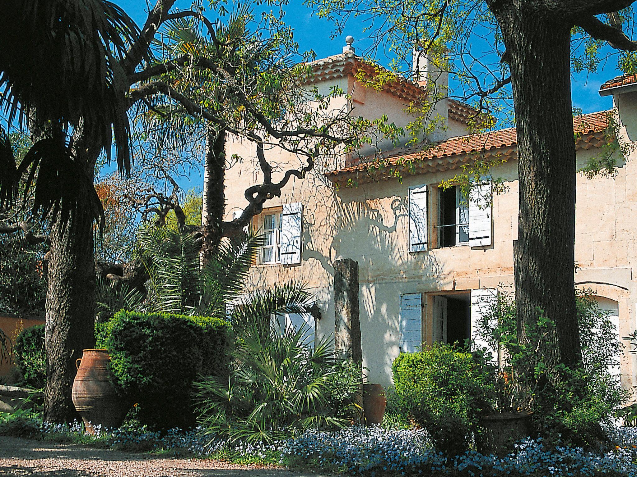 Photo 1 - Maison de 2 chambres à Tarascon avec jardin et terrasse