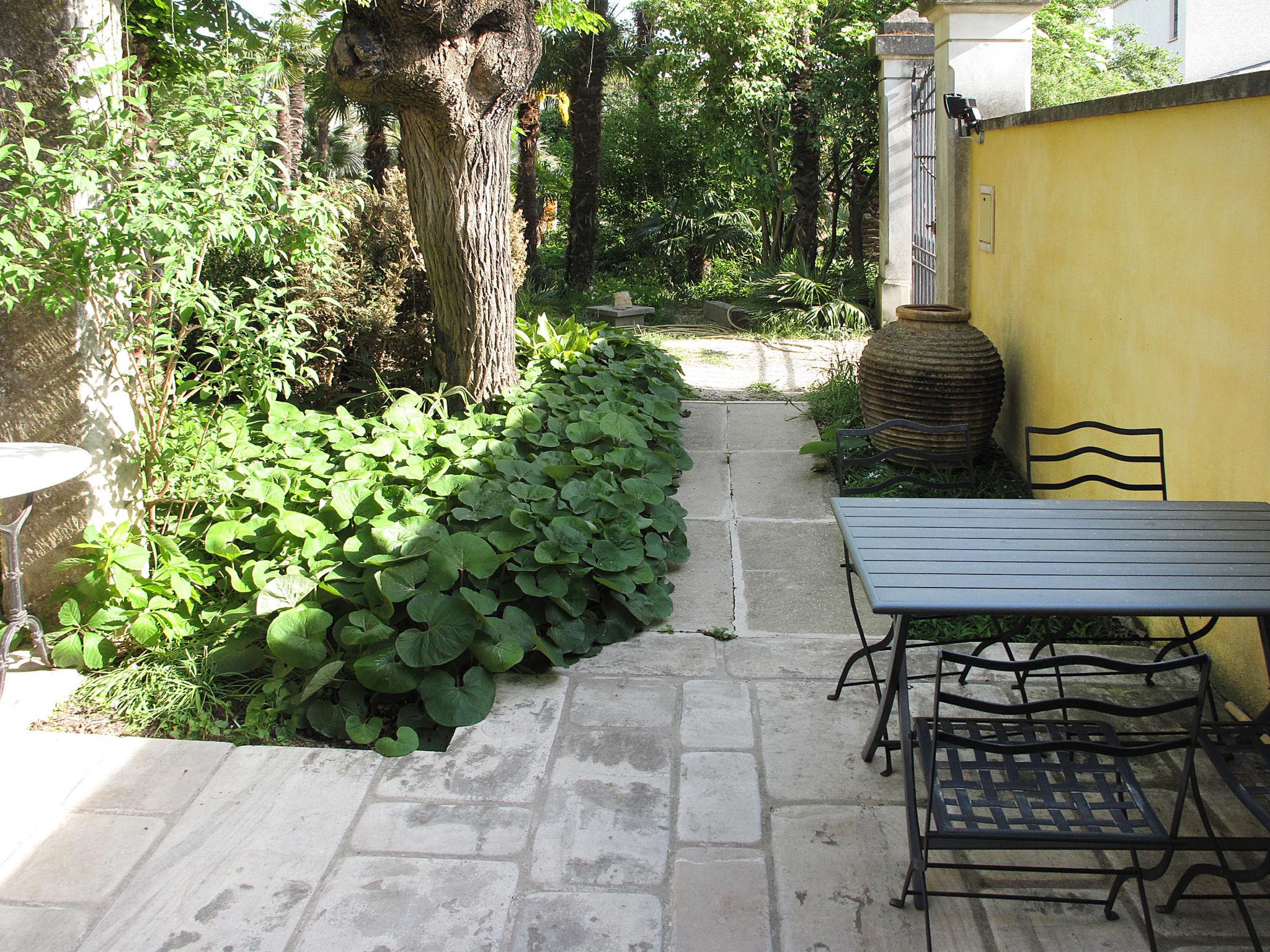 Photo 2 - Maison de 2 chambres à Tarascon avec jardin et terrasse