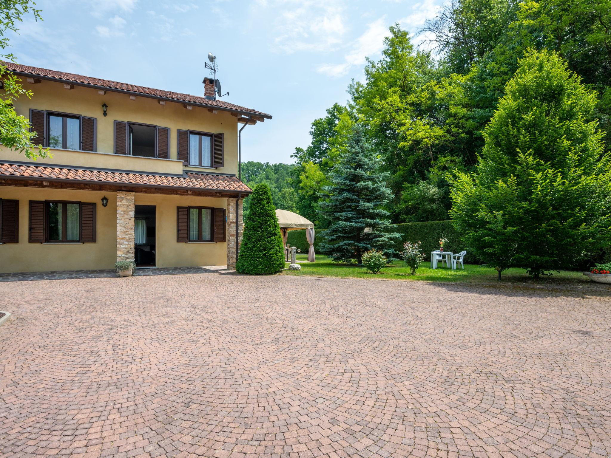 Foto 25 - Casa con 5 camere da letto a Ferrere con piscina privata e giardino