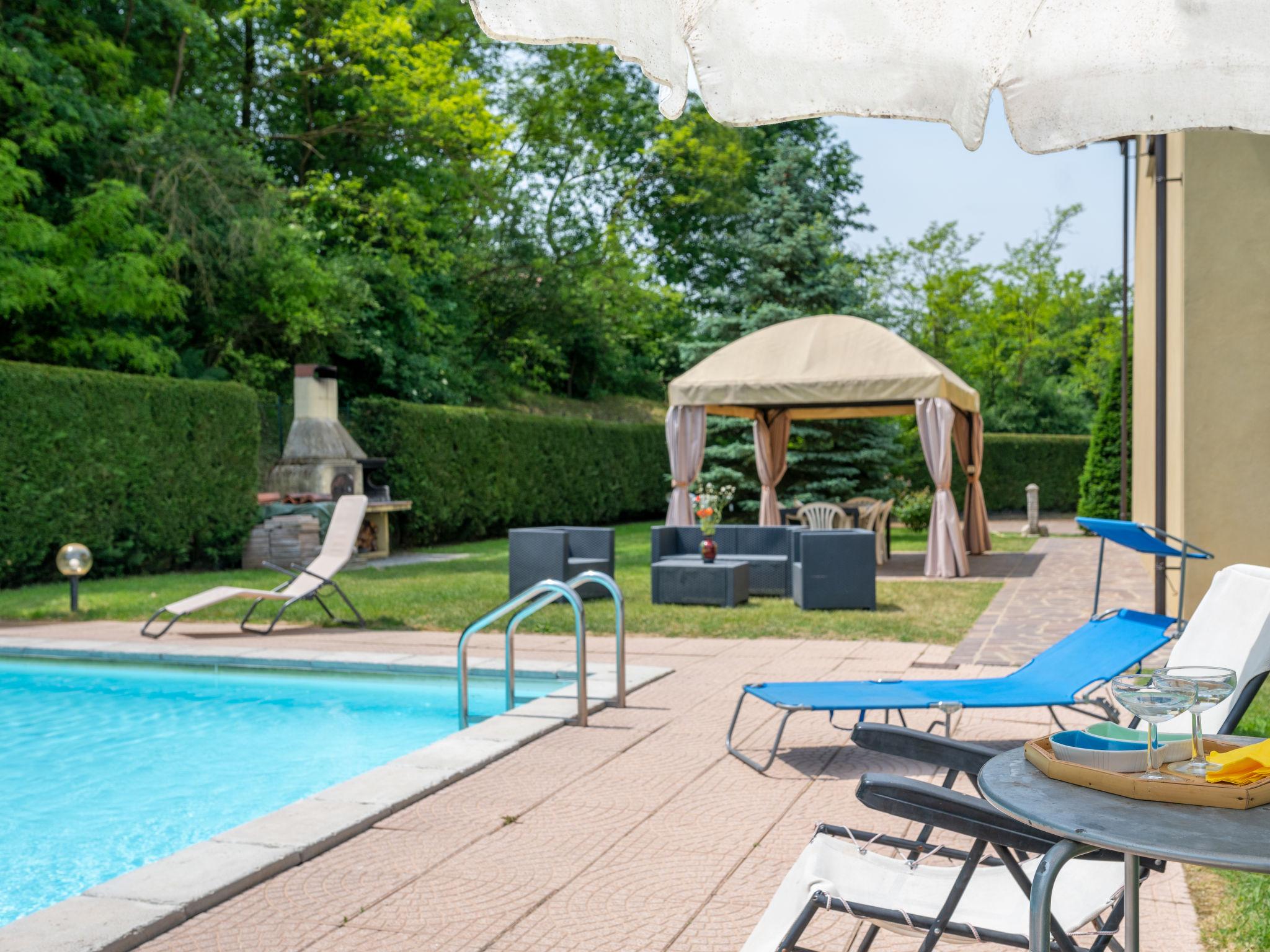 Foto 26 - Casa con 5 camere da letto a Ferrere con piscina privata e giardino