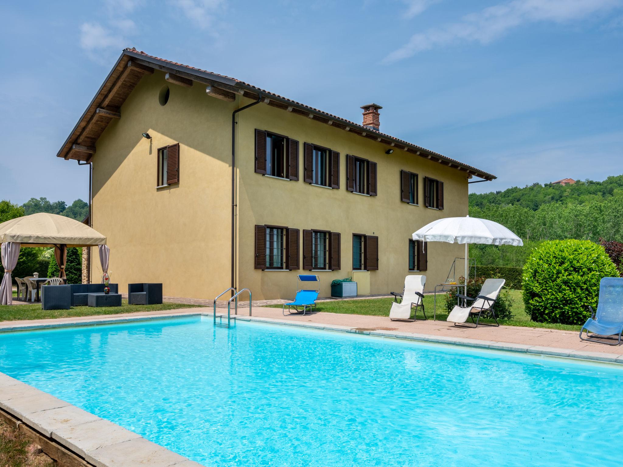 Foto 1 - Casa de 5 quartos em Ferrere com piscina privada e jardim