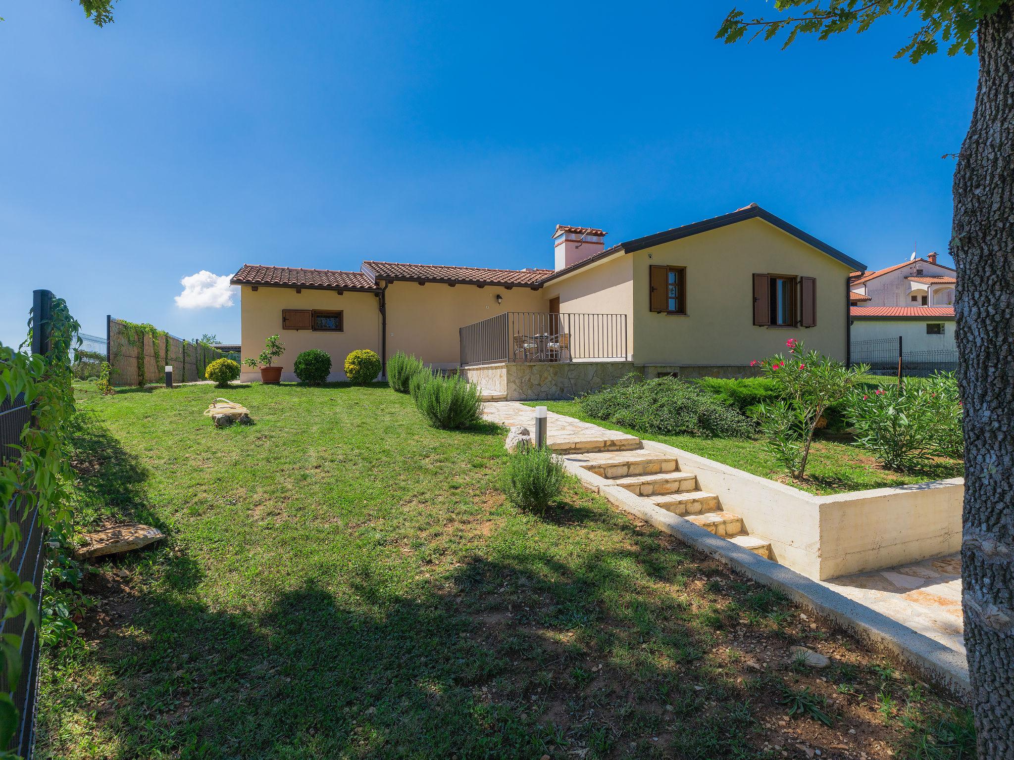 Foto 42 - Casa de 2 habitaciones en Sveti Petar u Šumi con piscina privada y jardín