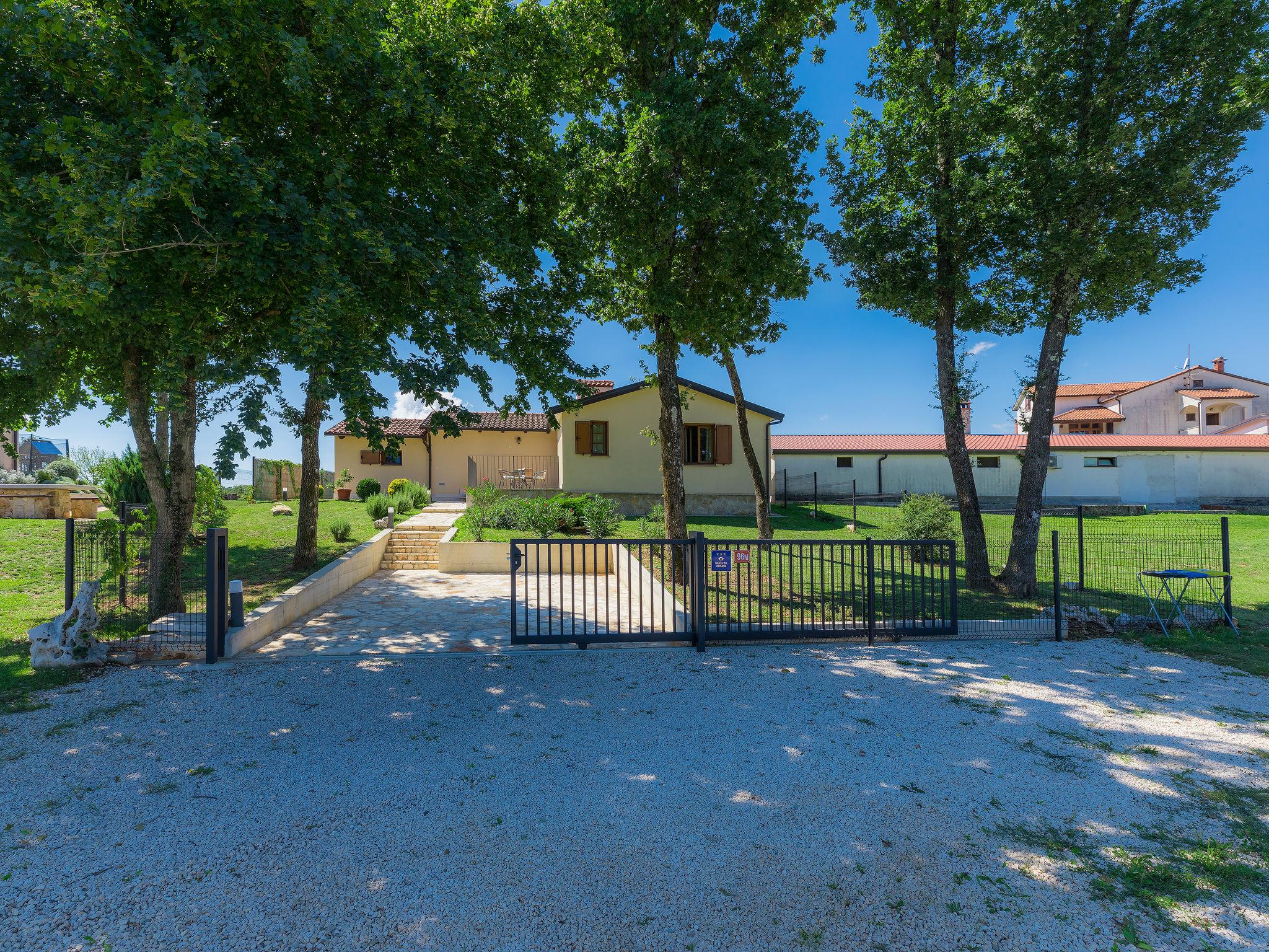 Photo 44 - Maison de 2 chambres à Sveti Petar u Šumi avec piscine privée et vues à la mer