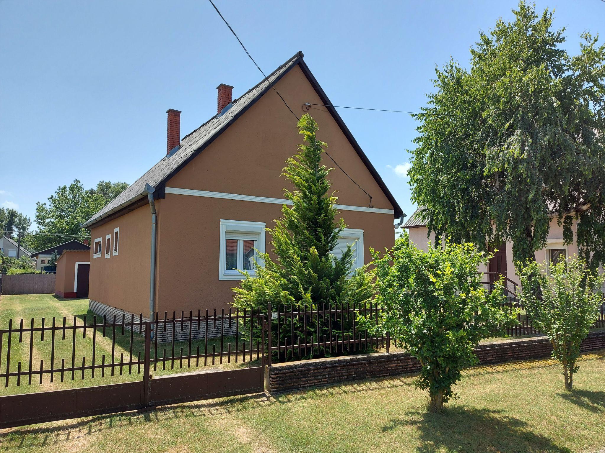 Foto 13 - Casa de 2 habitaciones en Balatonkeresztúr con jardín y terraza