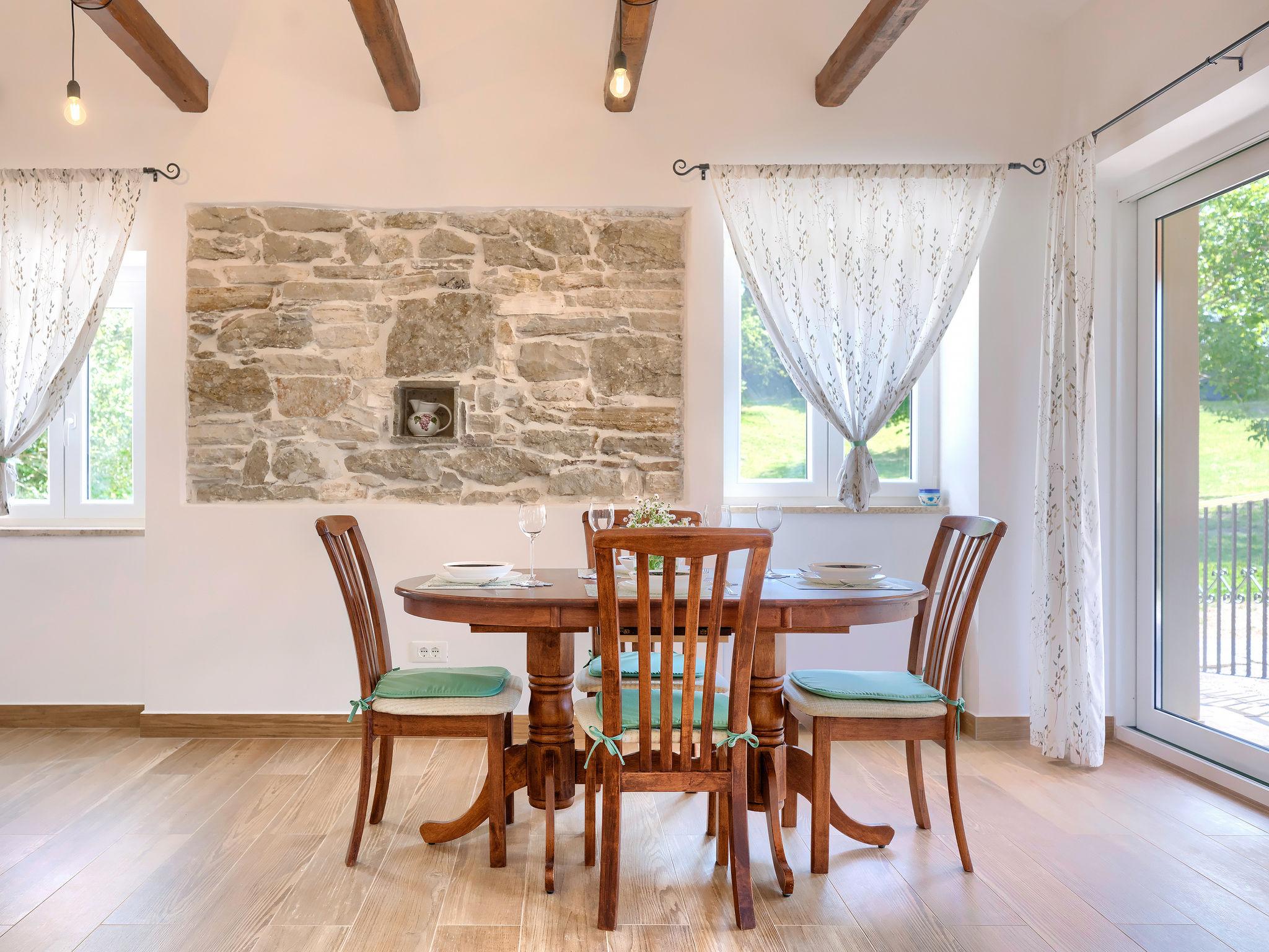 Photo 8 - Maison de 1 chambre à Pazin avec piscine privée et jardin