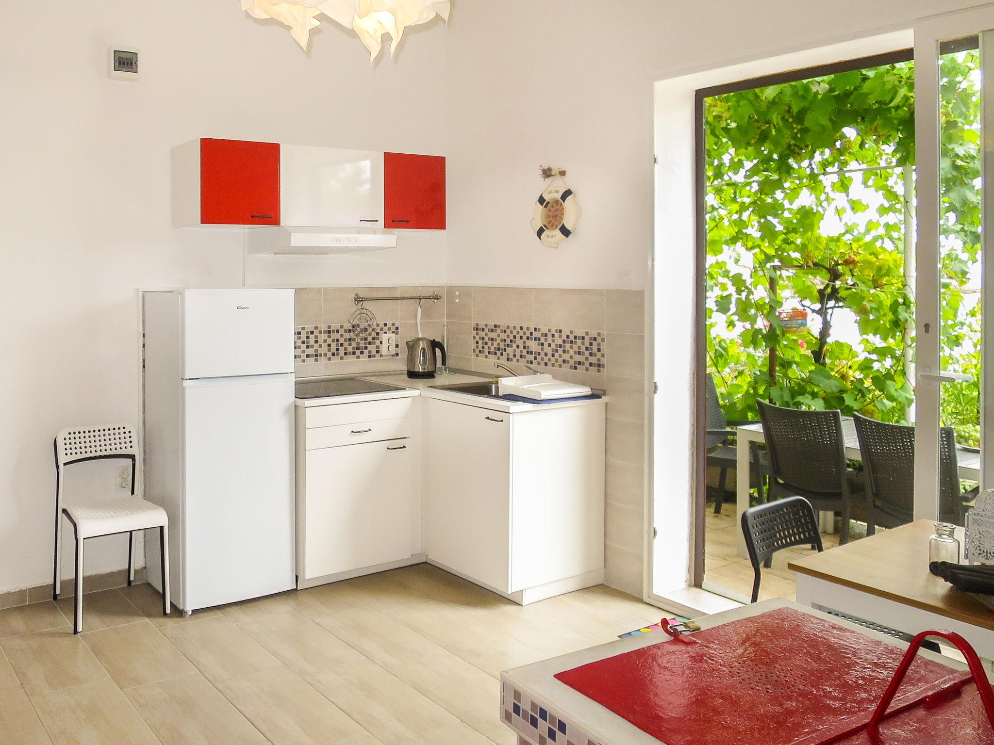 Foto 4 - Apartamento de 1 quarto em Novalja com jardim e terraço