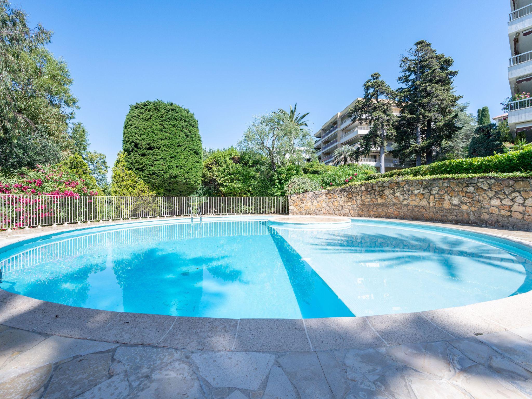 Foto 12 - Apartamento de 1 quarto em Cannes com piscina e vistas do mar