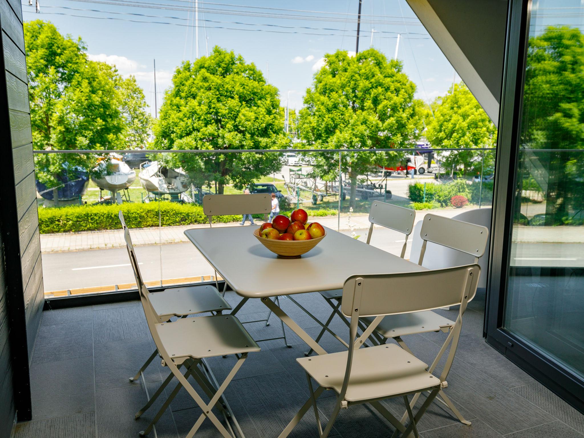 Foto 2 - Appartamento con 2 camere da letto a Balatonszemes con piscina e giardino