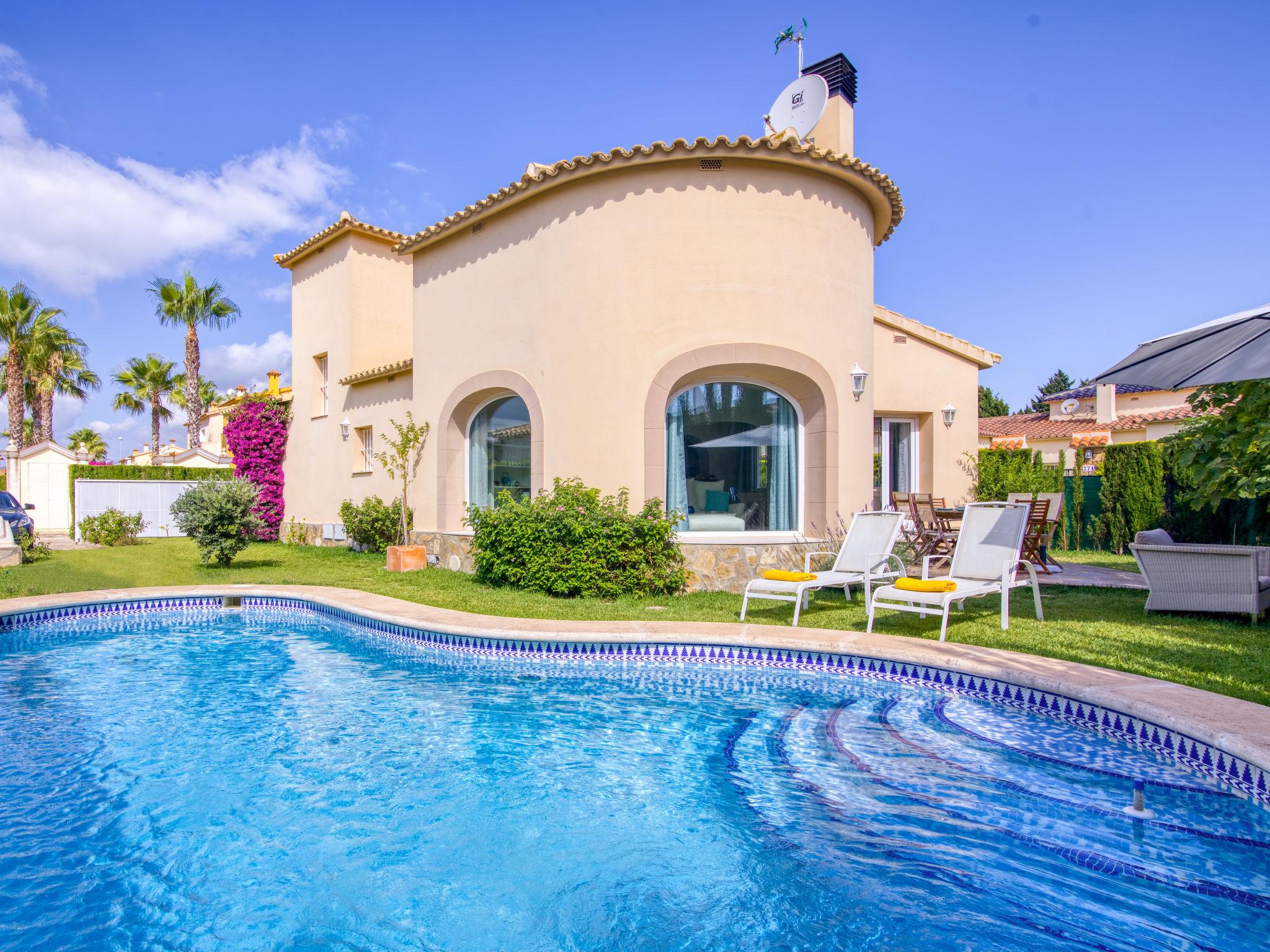 Foto 1 - Casa de 3 quartos em Oliva com piscina privada e jardim