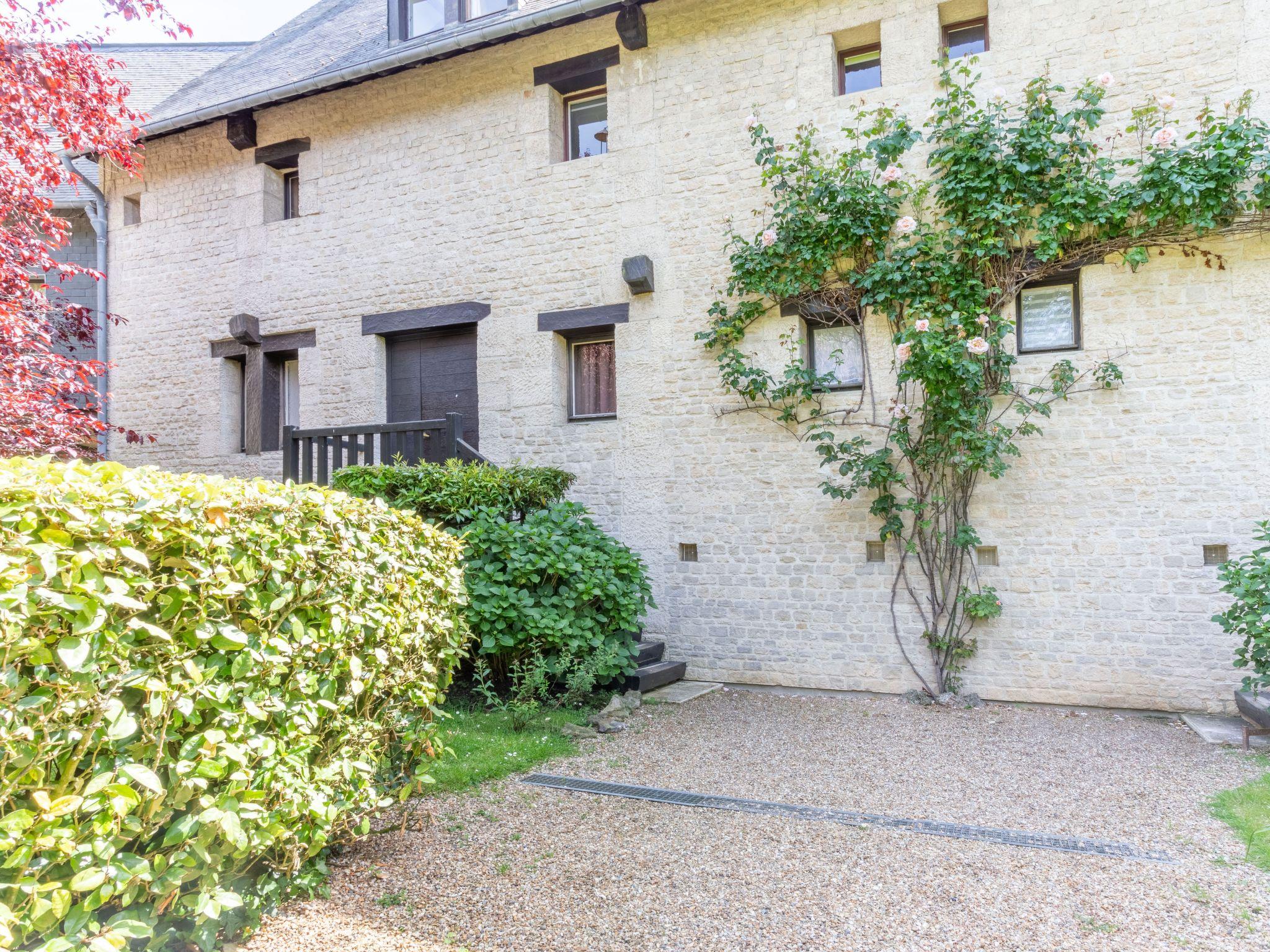 Foto 5 - Apartamento de 1 habitación en Tourgéville con jardín y vistas al mar