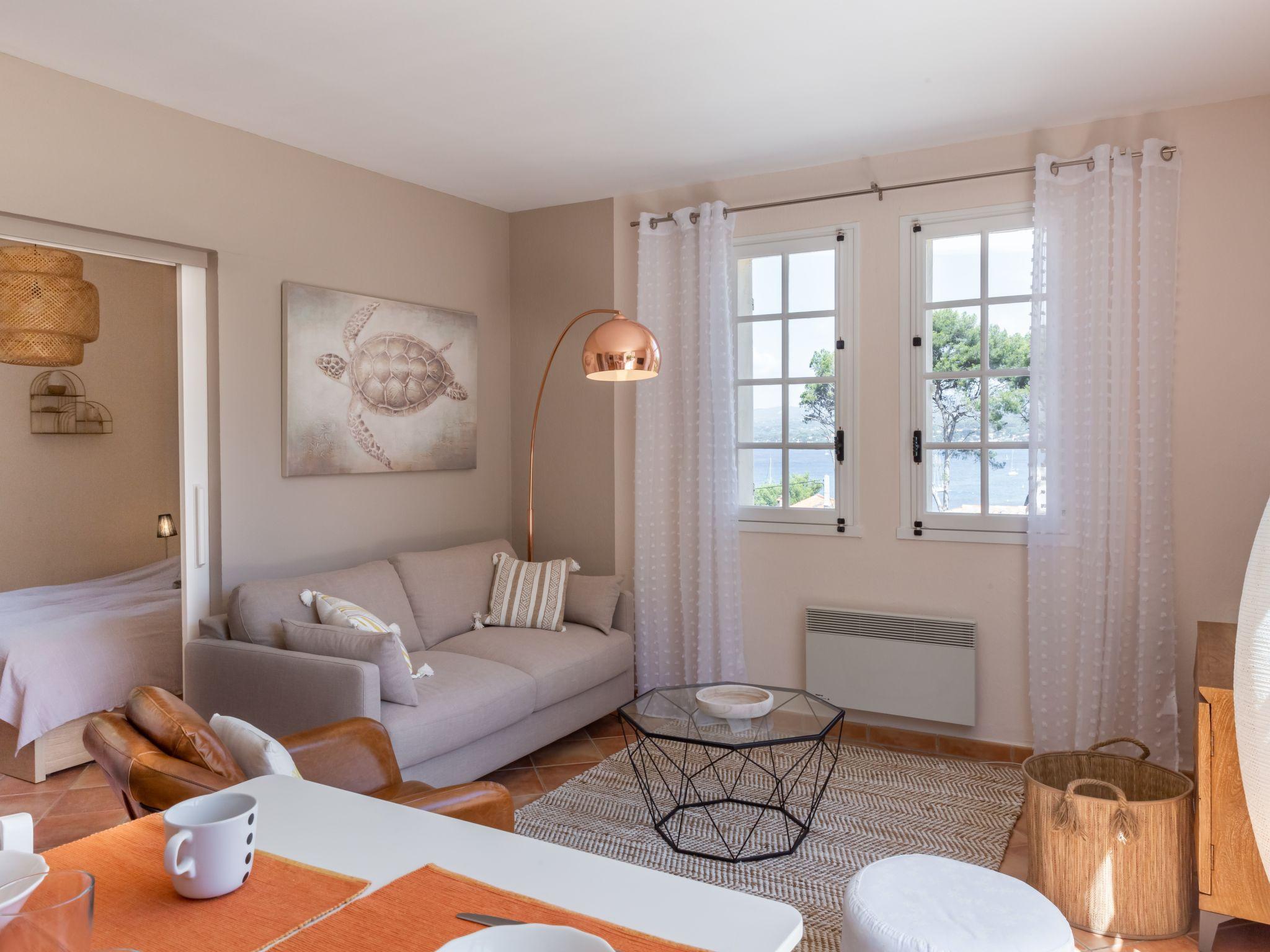 Foto 8 - Apartment mit 1 Schlafzimmer in Saint-Cyr-sur-Mer mit terrasse und blick aufs meer