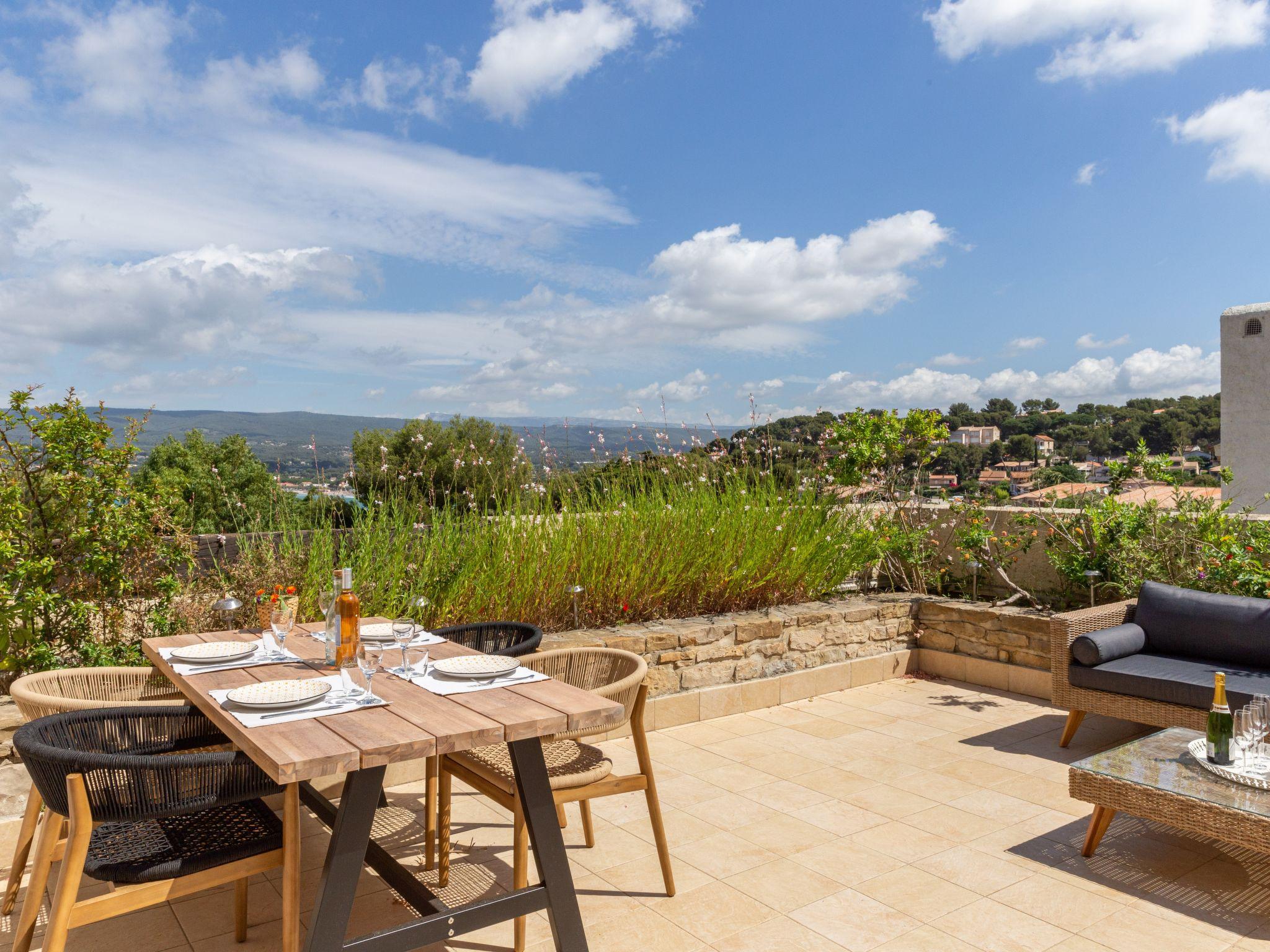 Foto 2 - Appartamento con 1 camera da letto a Saint-Cyr-sur-Mer con terrazza e vista mare