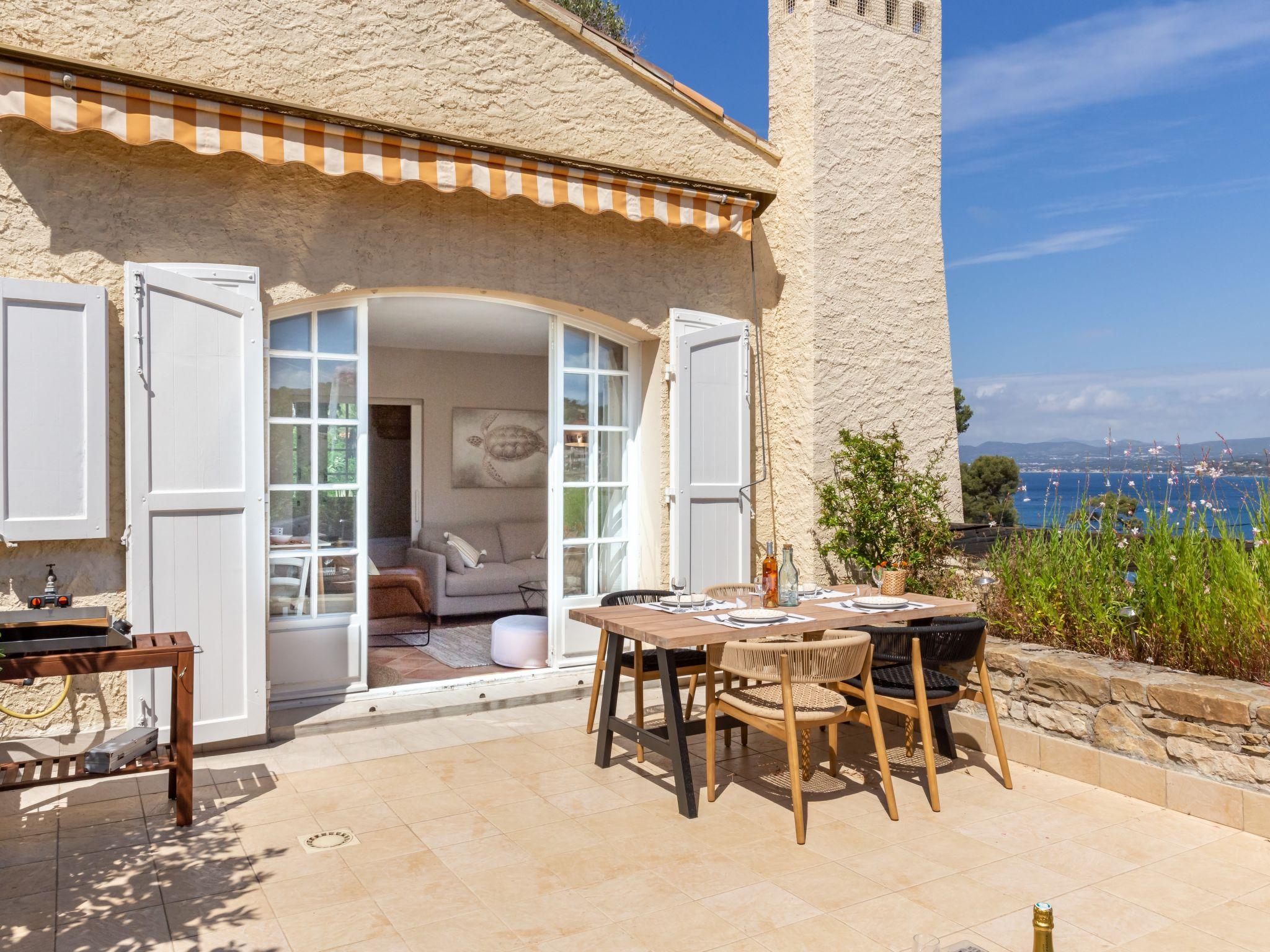 Photo 3 - Appartement de 1 chambre à Saint-Cyr-sur-Mer avec terrasse et vues à la mer