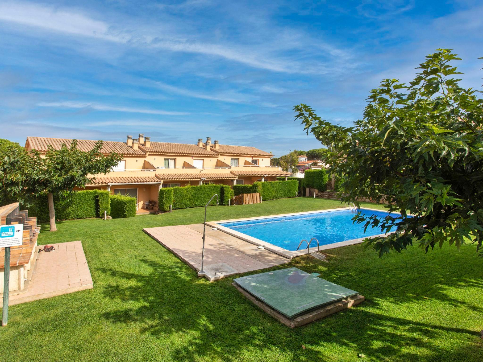 Foto 1 - Casa de 3 habitaciones en l'Escala con piscina y vistas al mar