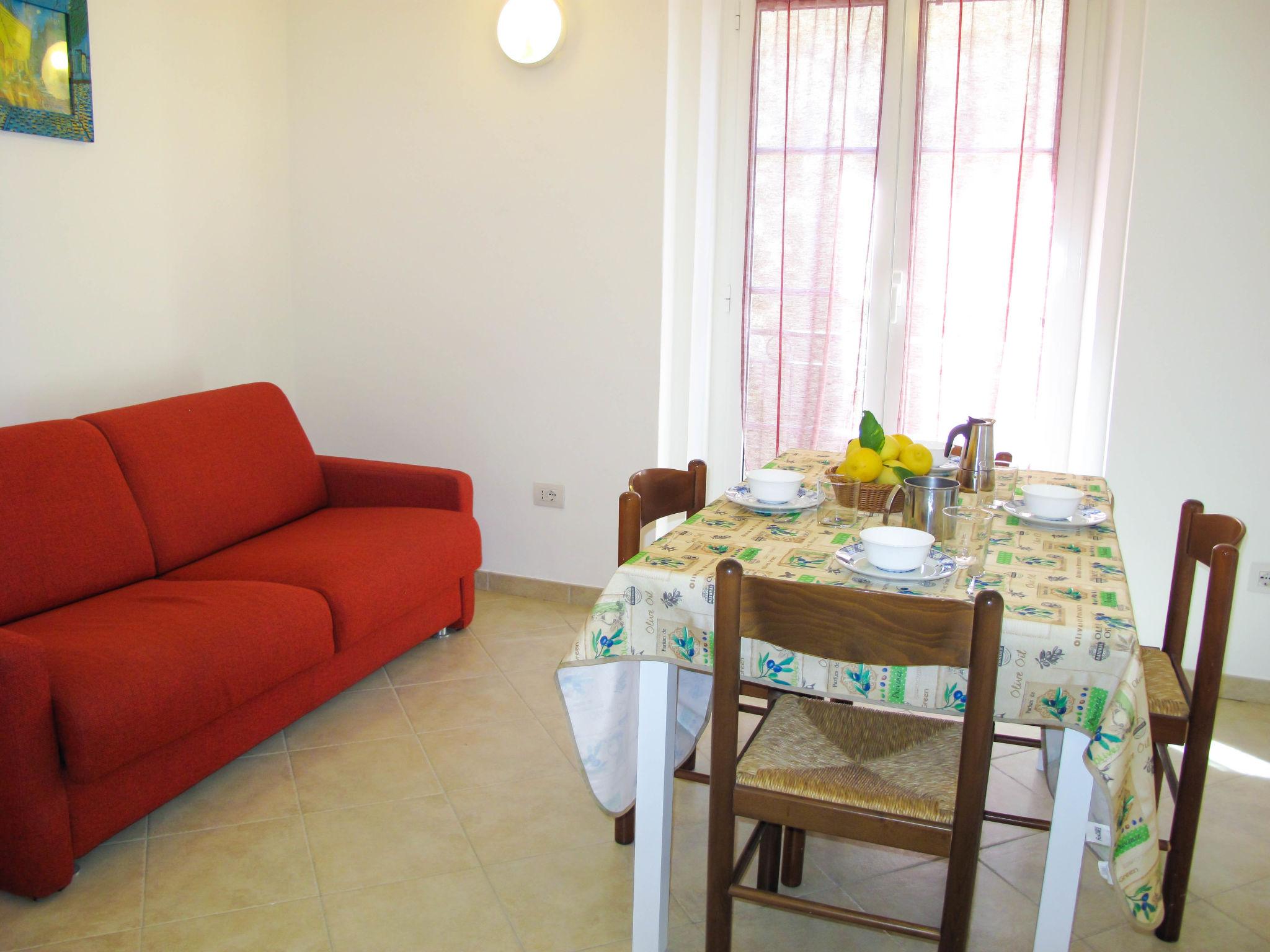Foto 5 - Apartamento de 1 habitación en Finale Ligure con jardín y vistas al mar