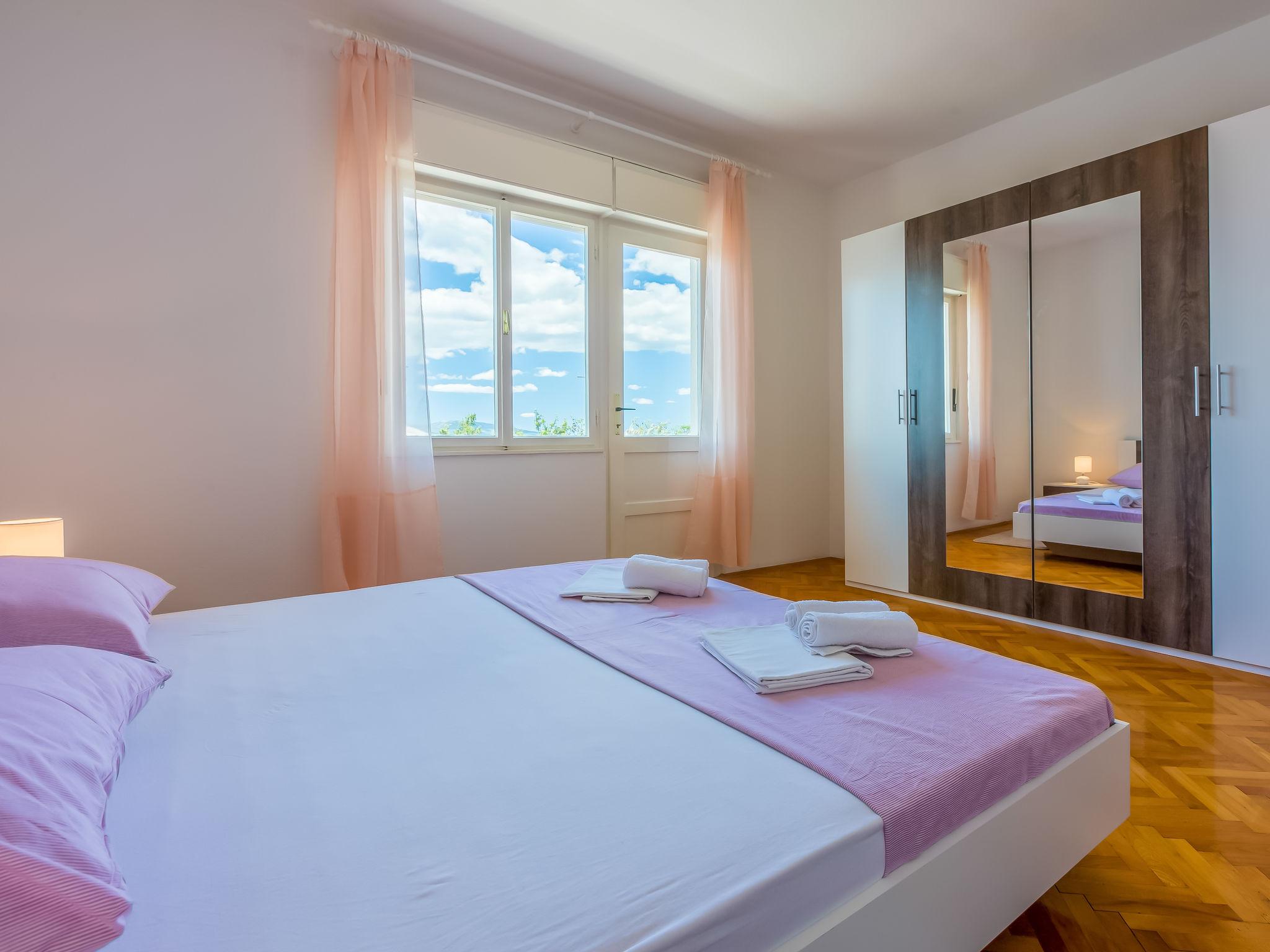 Foto 14 - Apartamento de 3 quartos em Novi Vinodolski com vistas do mar