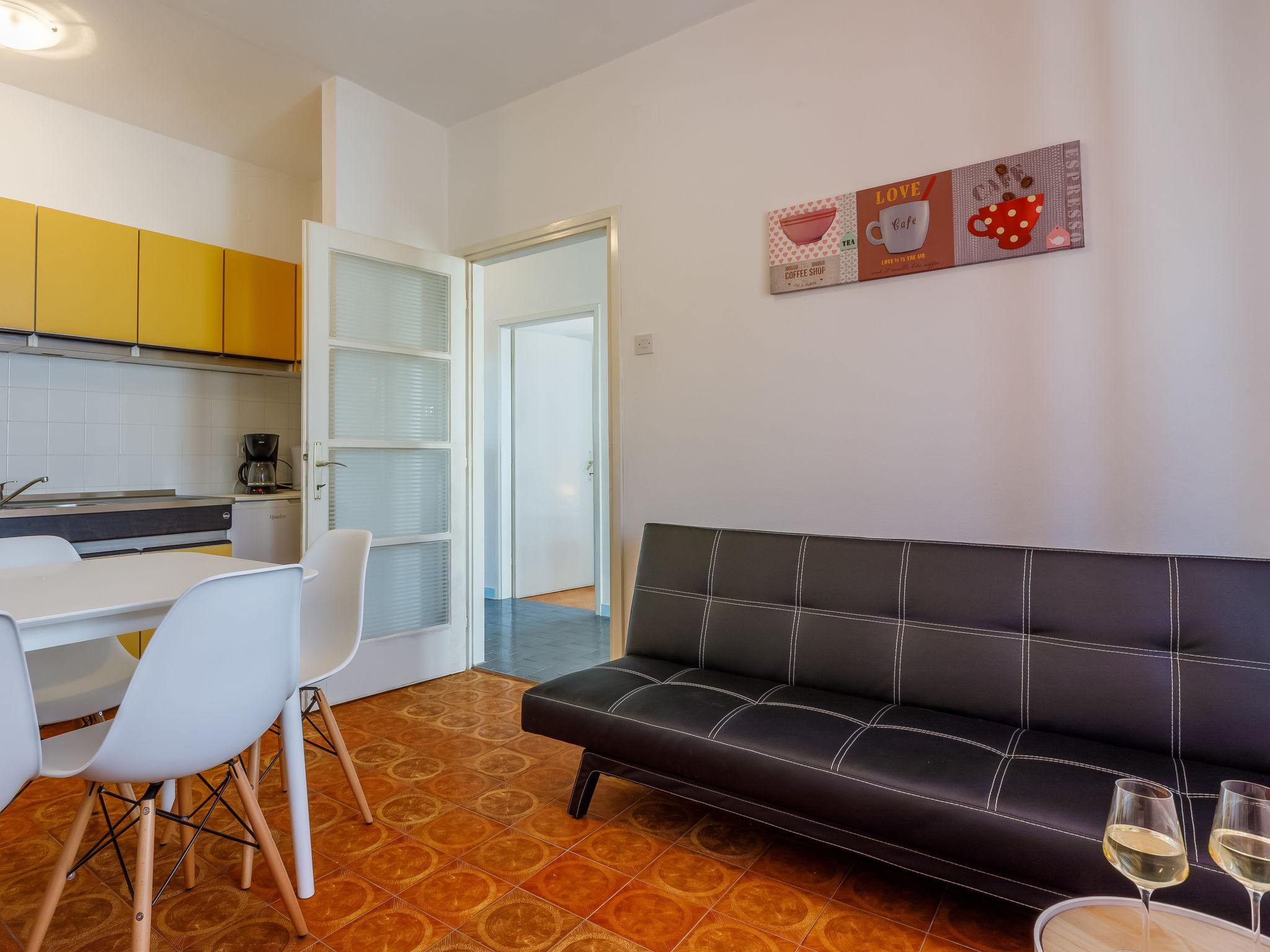 Foto 7 - Apartamento de 3 quartos em Novi Vinodolski com jardim