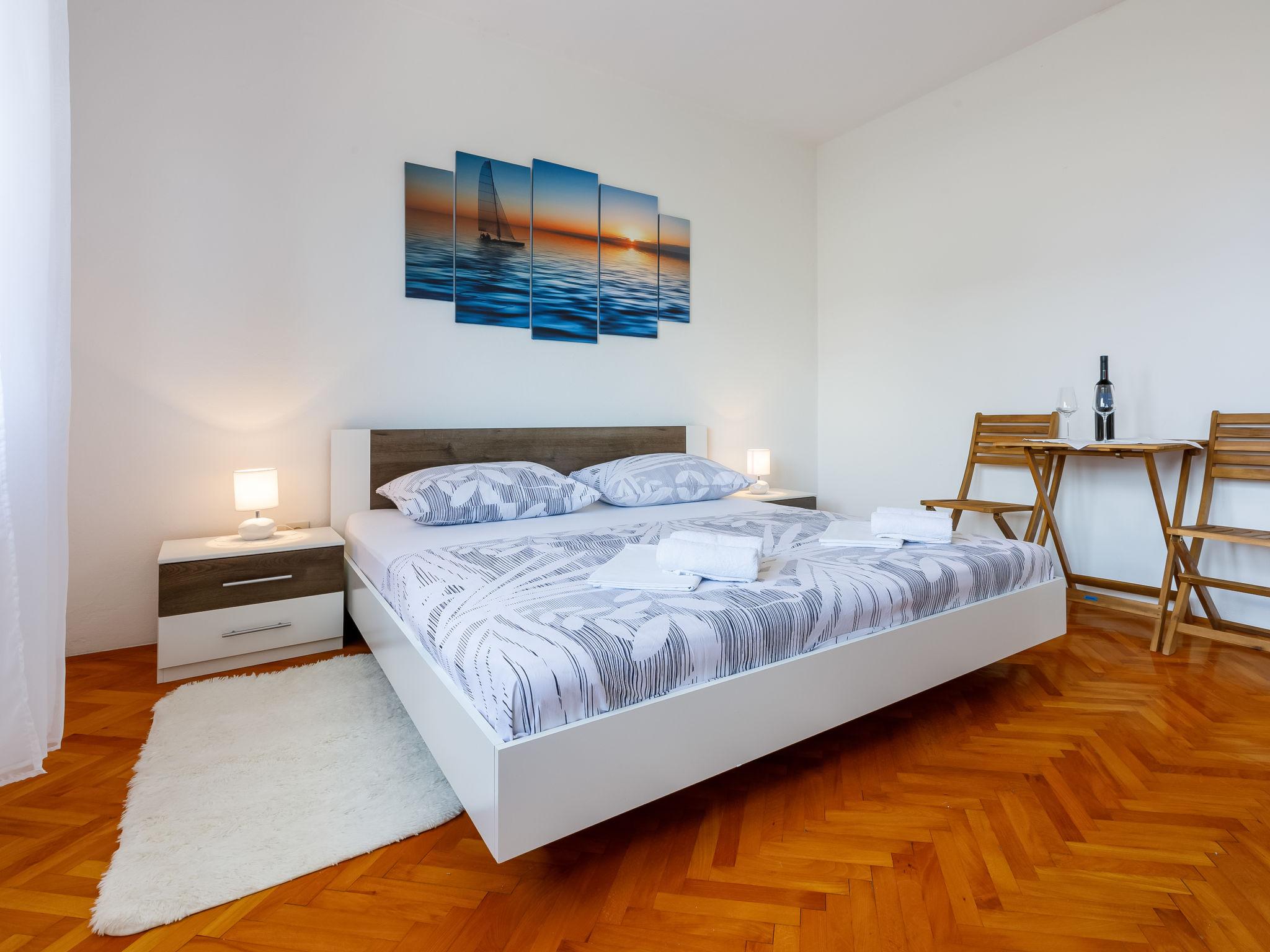 Foto 15 - Appartamento con 3 camere da letto a Novi Vinodolski con vista mare