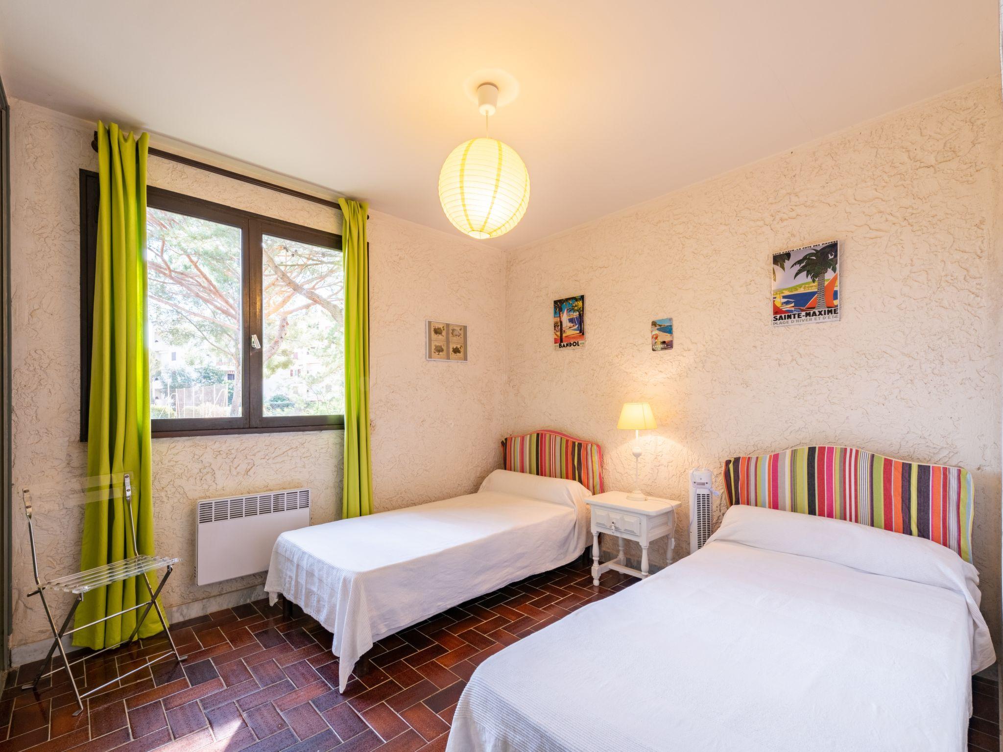 Foto 8 - Apartment mit 2 Schlafzimmern in Cavalaire-sur-Mer mit garten und blick aufs meer