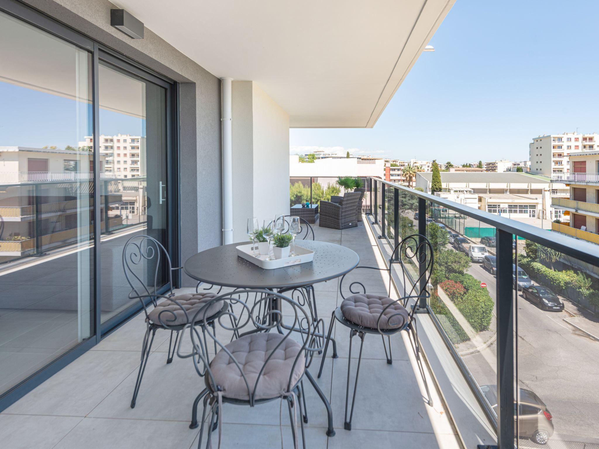 Foto 1 - Apartamento de 1 habitación en Cagnes-sur-Mer con terraza y vistas al mar