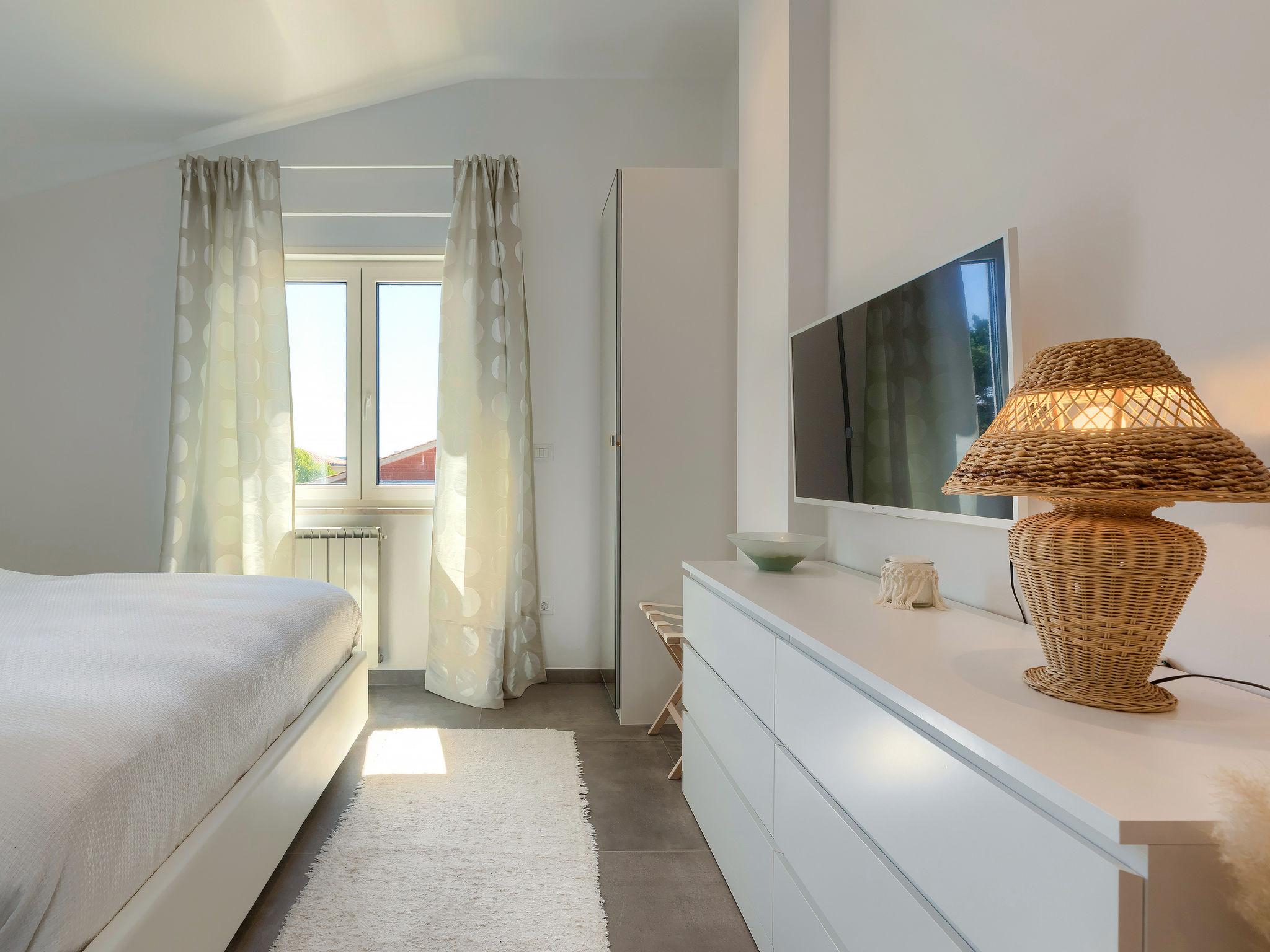 Foto 20 - Apartamento de 3 quartos em Umag com jardim e vistas do mar