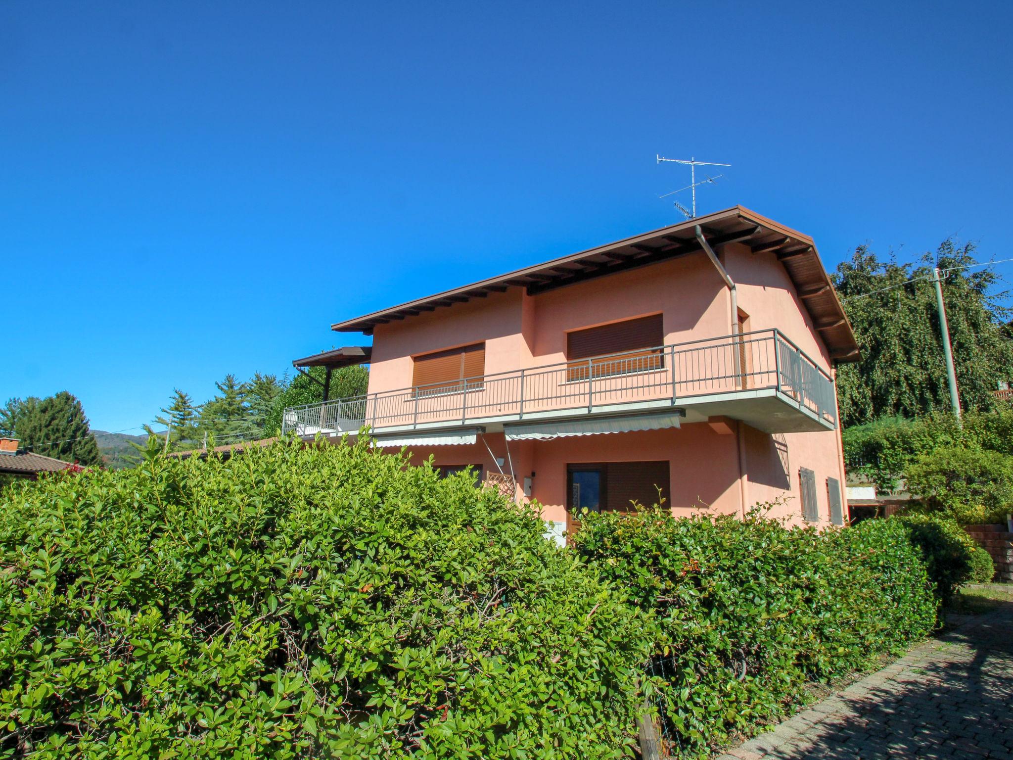 Photo 22 - Appartement de 3 chambres à Luino avec piscine et jardin