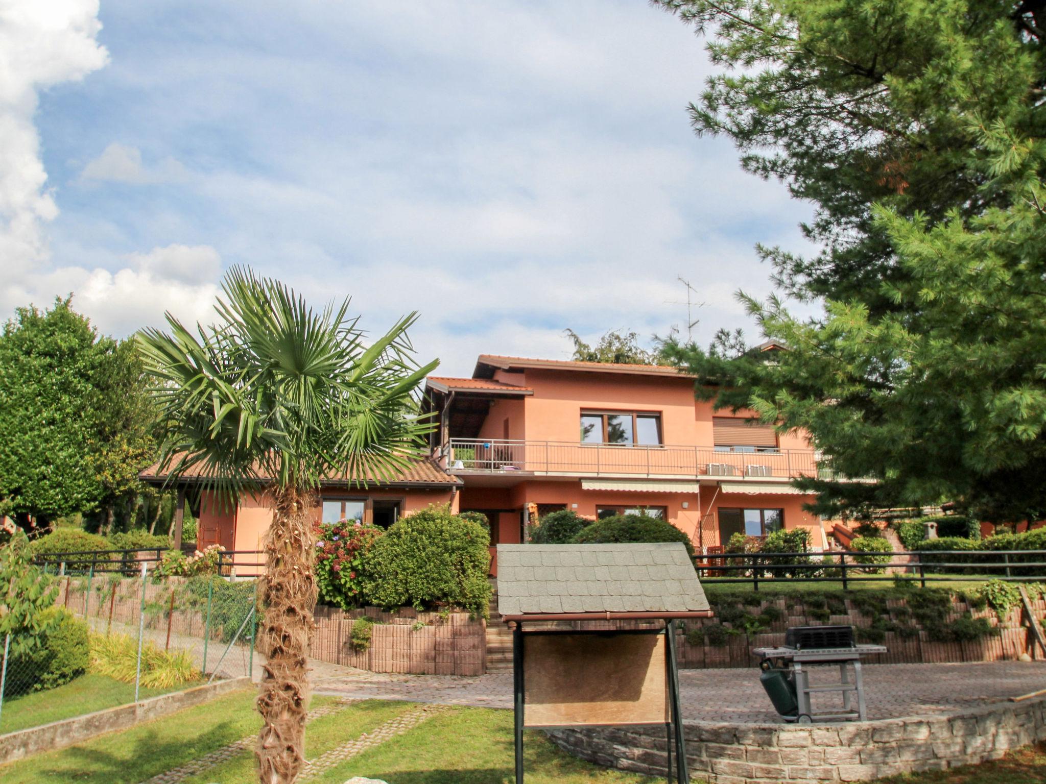 Photo 1 - Appartement de 3 chambres à Luino avec piscine et vues sur la montagne