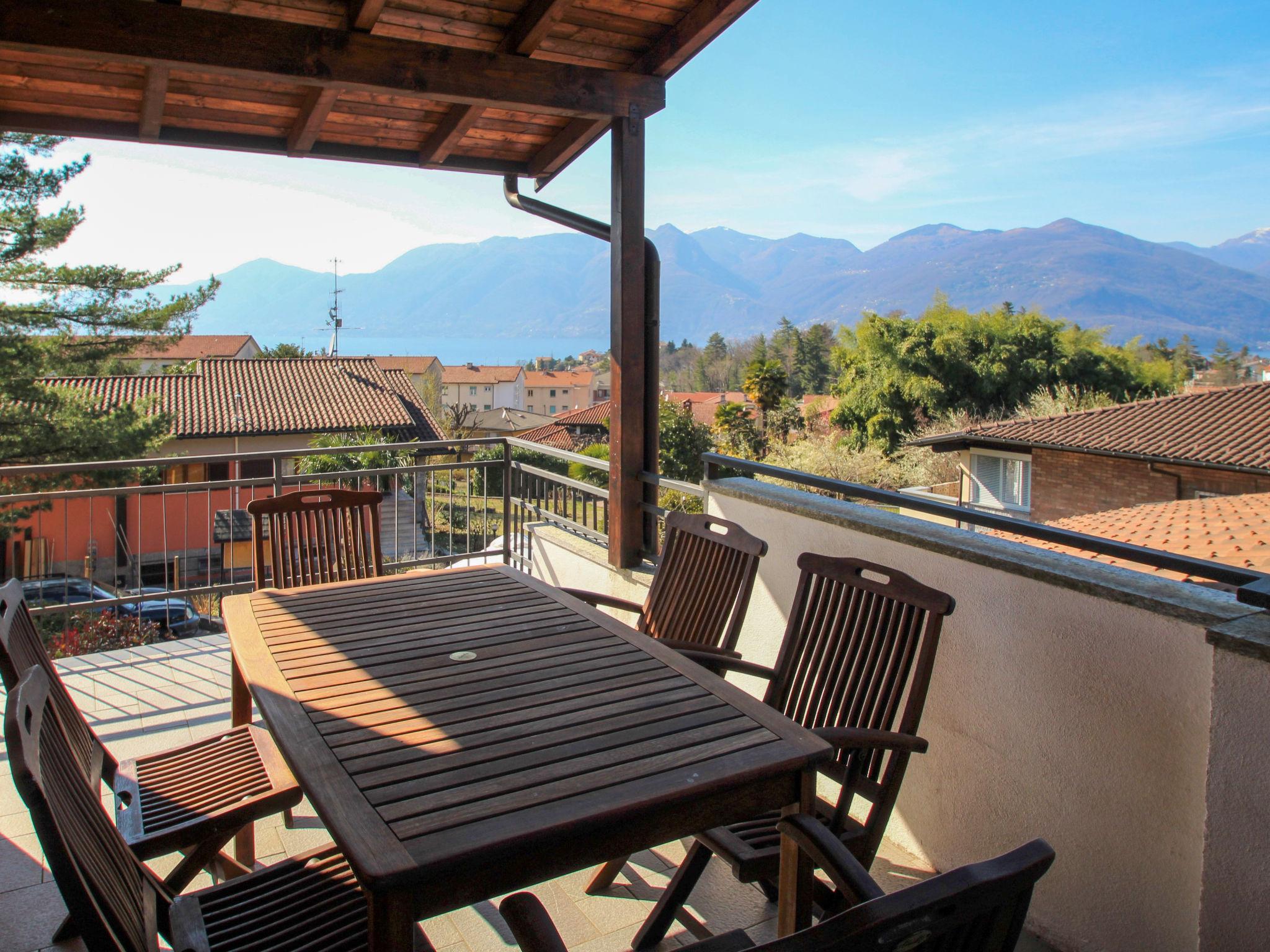 Photo 3 - Appartement de 3 chambres à Luino avec piscine et jardin